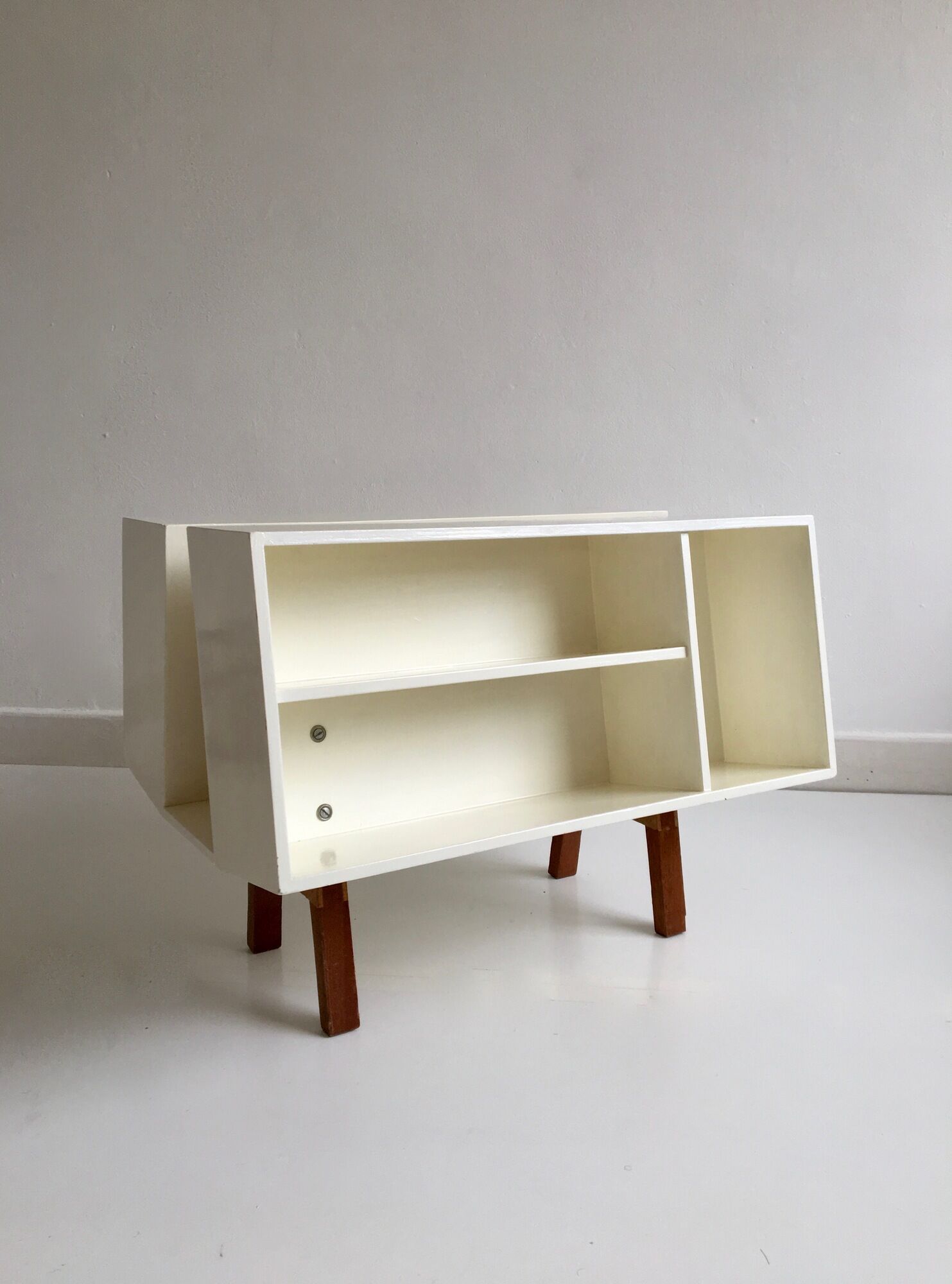 Bibliothèque vintage conçue par Ernest Race pour Isokon en 1962