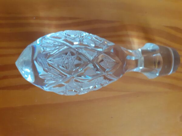 Carafe en cristal taillé de bohème, très beau bouchon