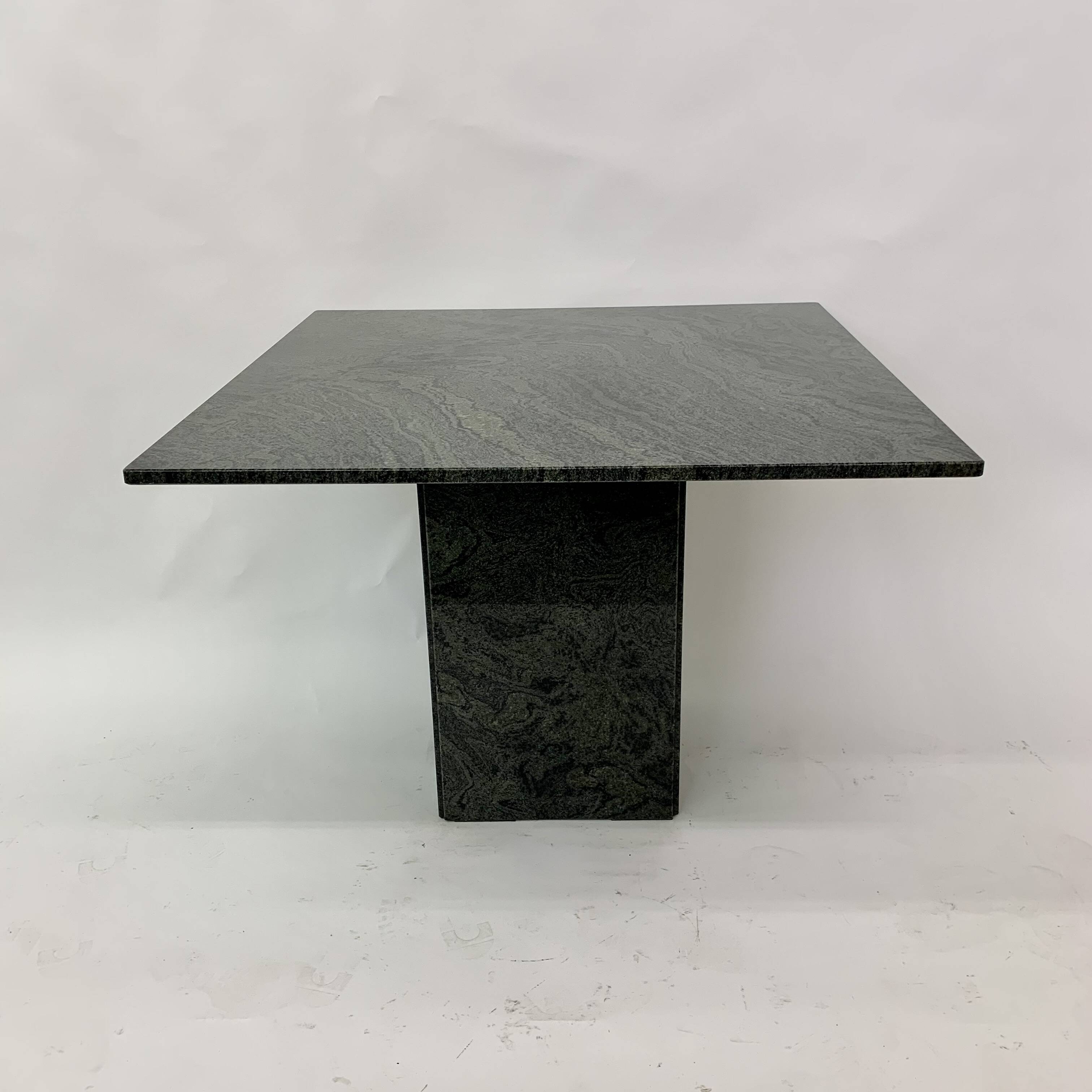 Table à manger en granit vert, années 1980