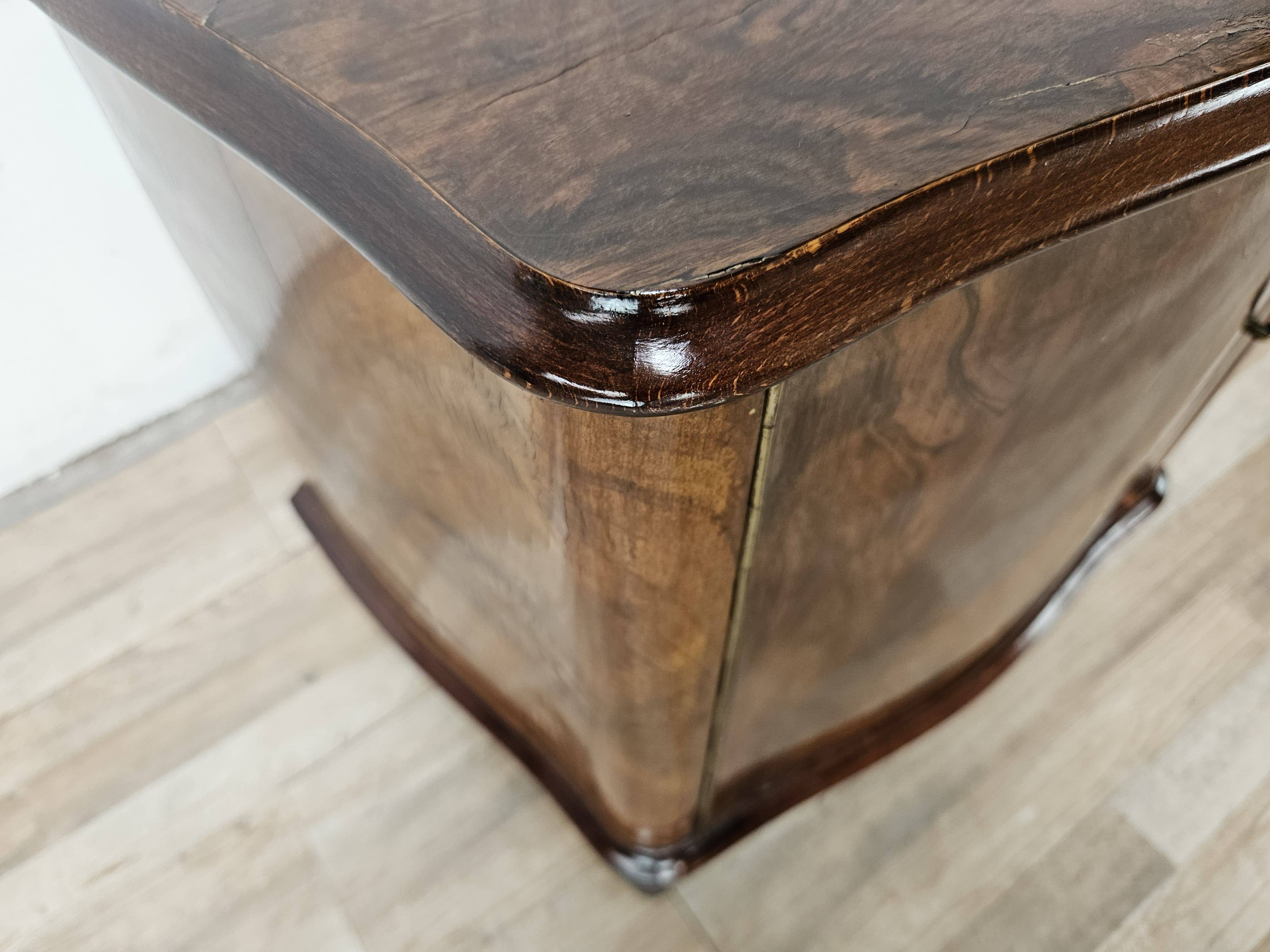 Pair of 1940s Chippendale bedside tables in walnut burl