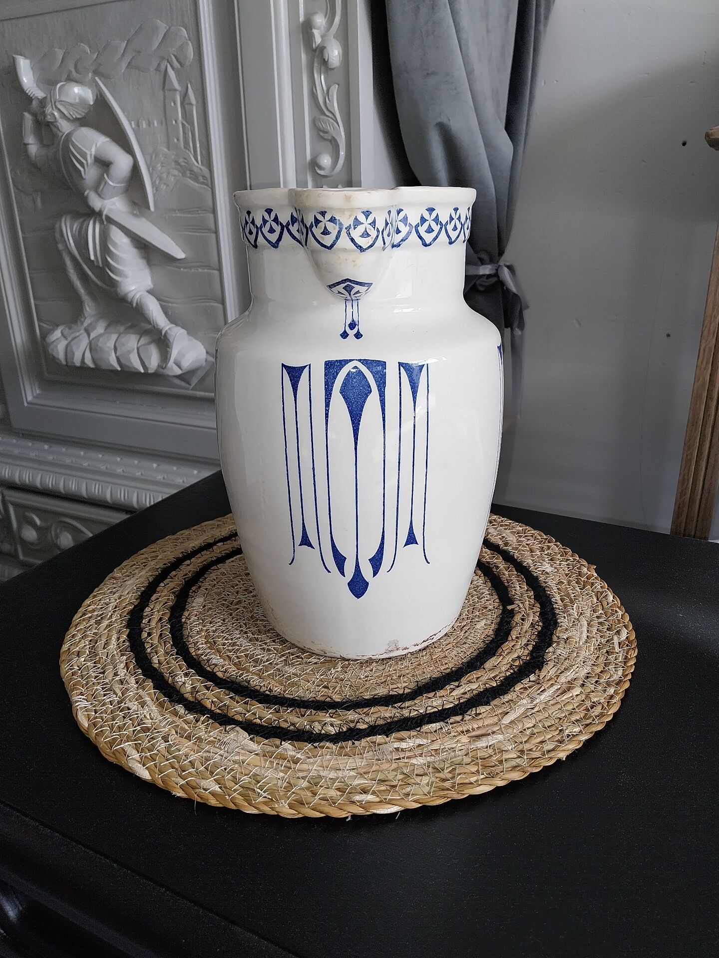 Broc en porcelaine
