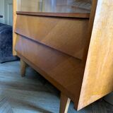 Vintage showcase library