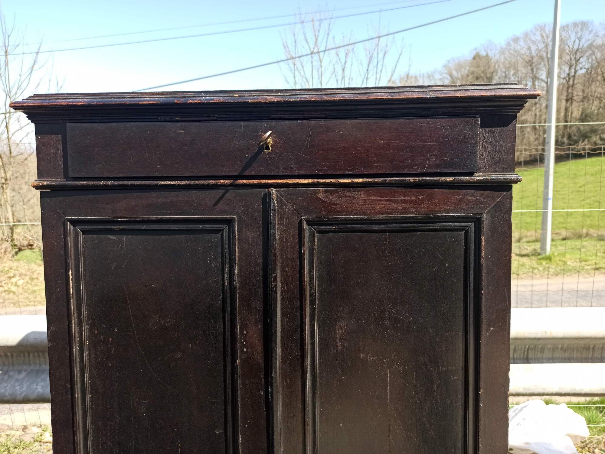 Sideboard 2 doors 1 drawers in blackened wooden support height