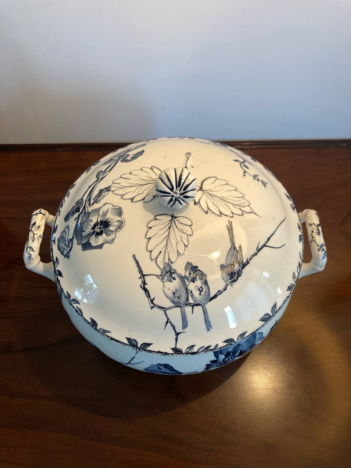 Iron earth soup tureen Grand dépôt Printemps Oxford