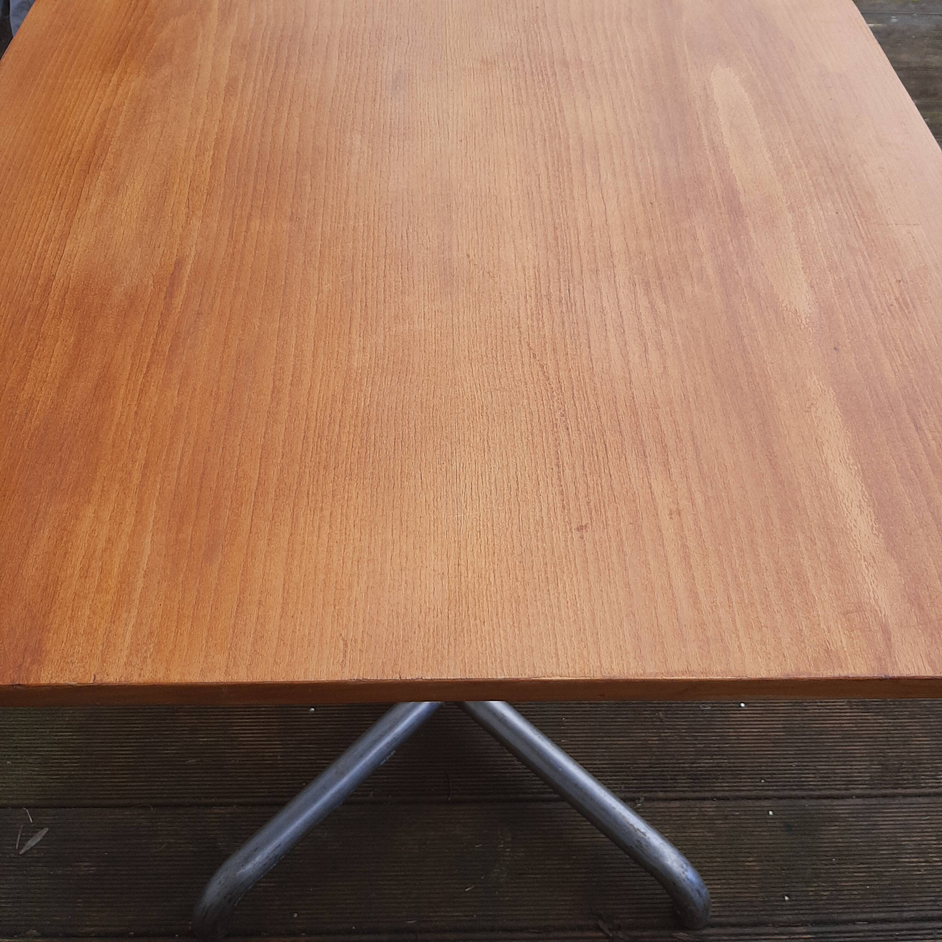 Table de bistrot carrée pieds en métal