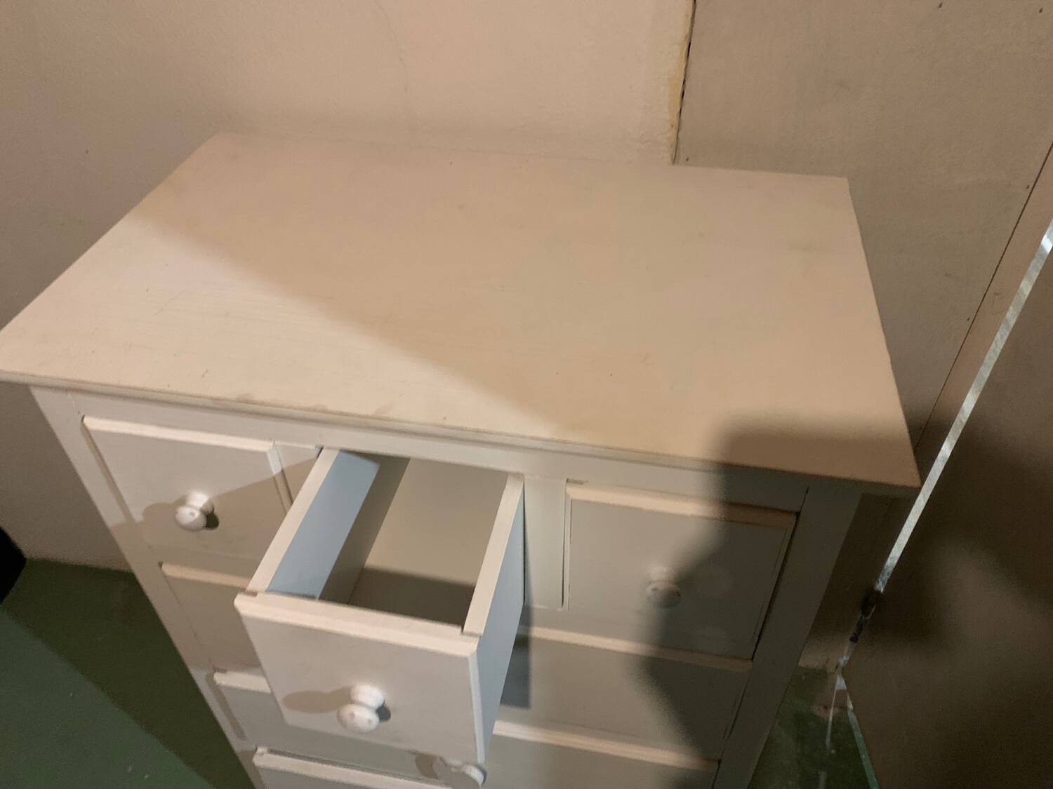 White chest of drawers