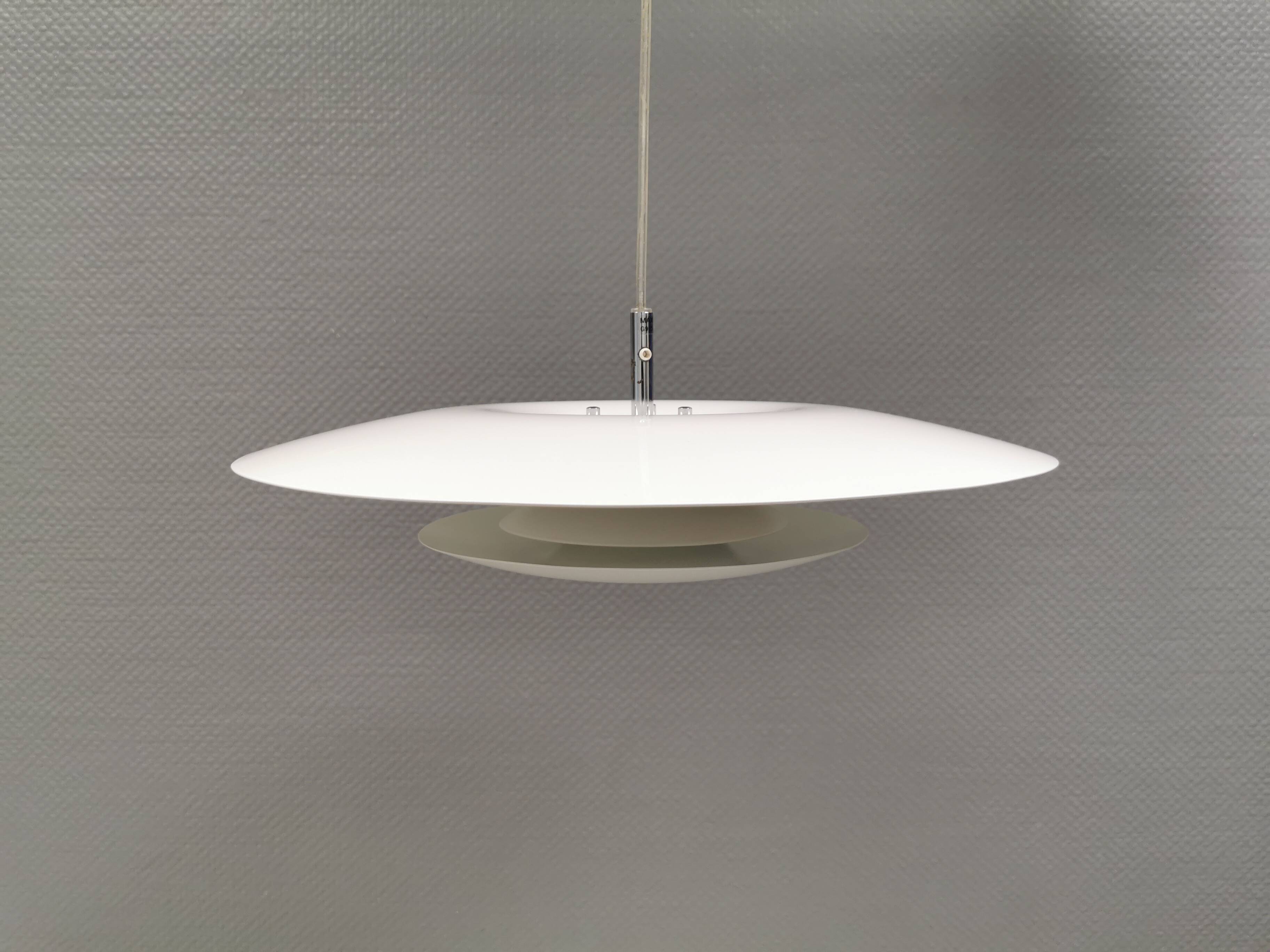 Lampe suspendue de la marque suédoise Belid, modèle Eclipse, début des années 2000.