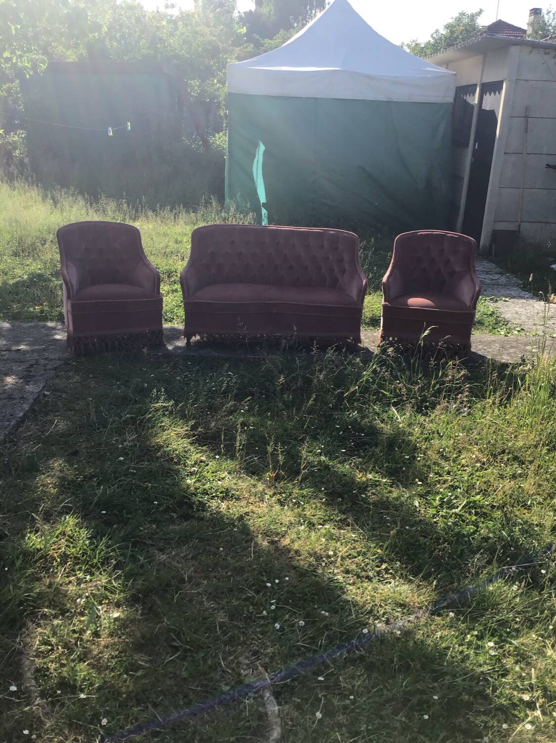 Sofa and 2 toad armchairs