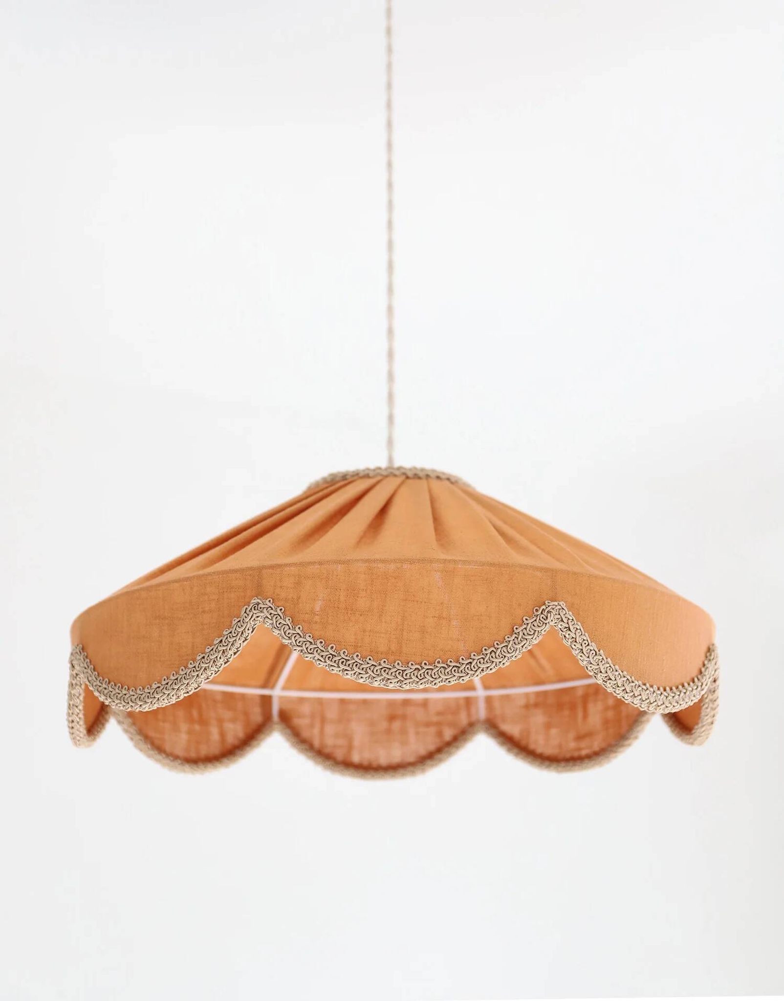 Suspension in a solid floral shape Cosette "caramel"