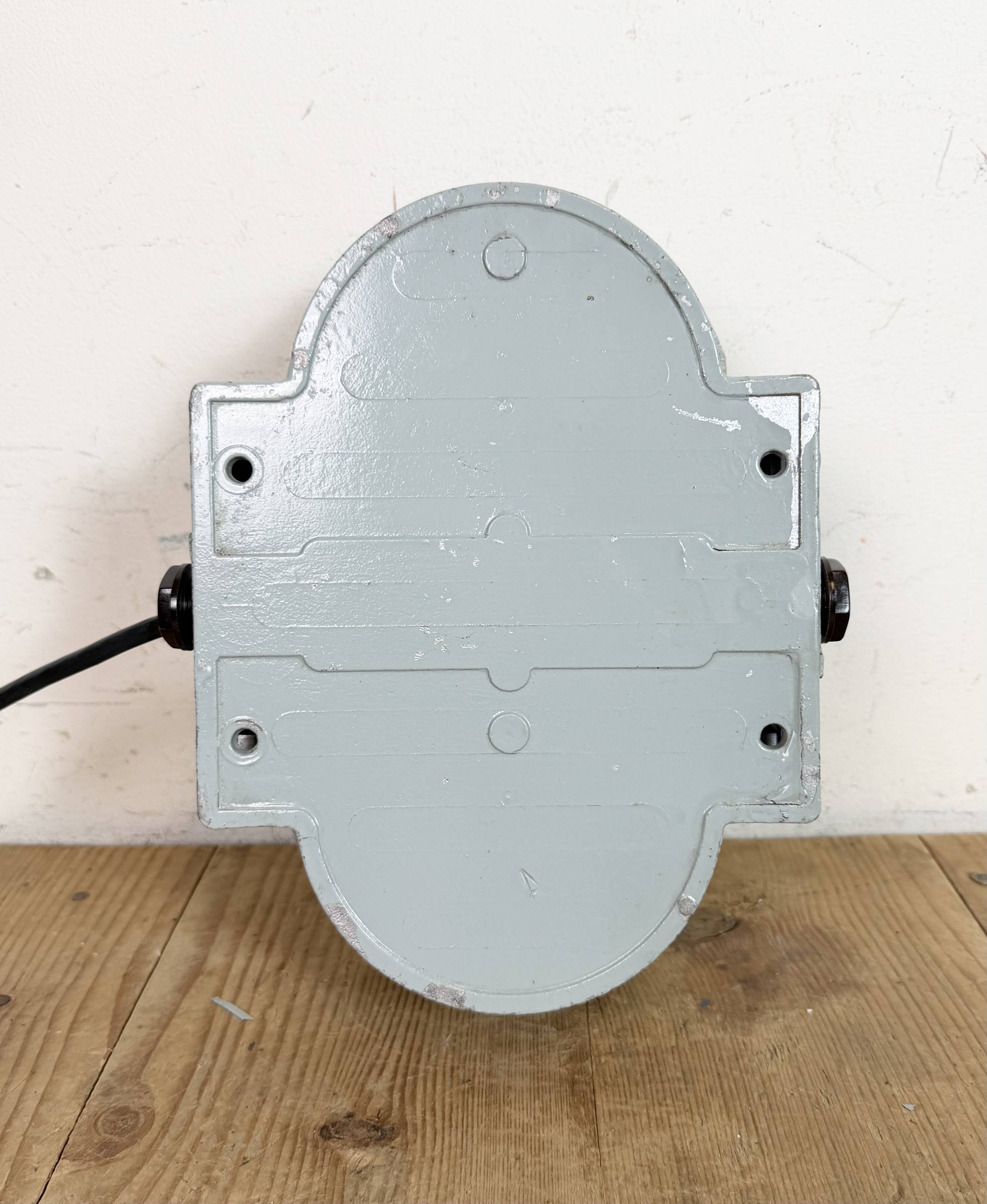 Industrial Cast Aluminium Wall Light with Clear Glass, 1970s