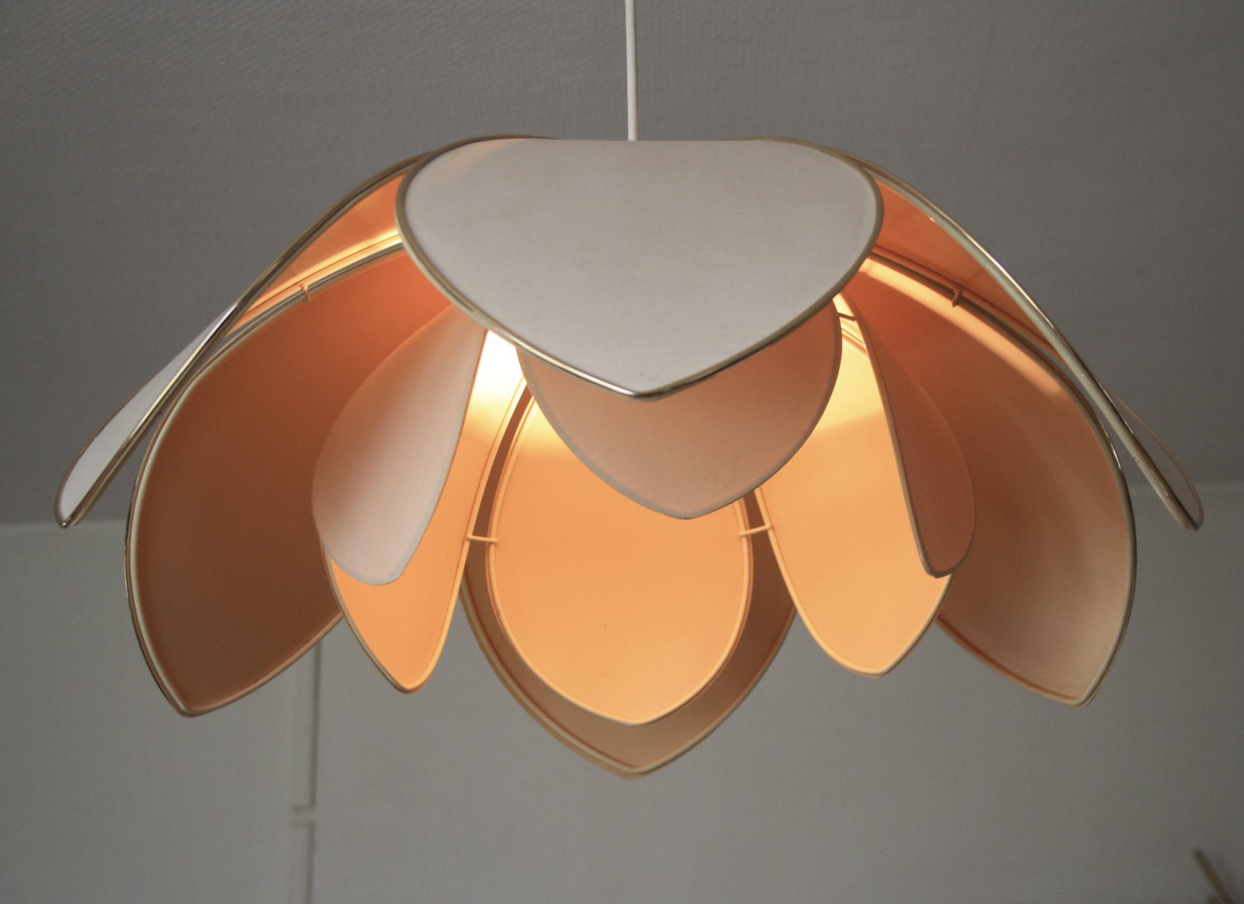 Lotus flower pendant, petals