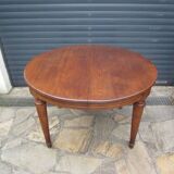 Antique round table in solid oak