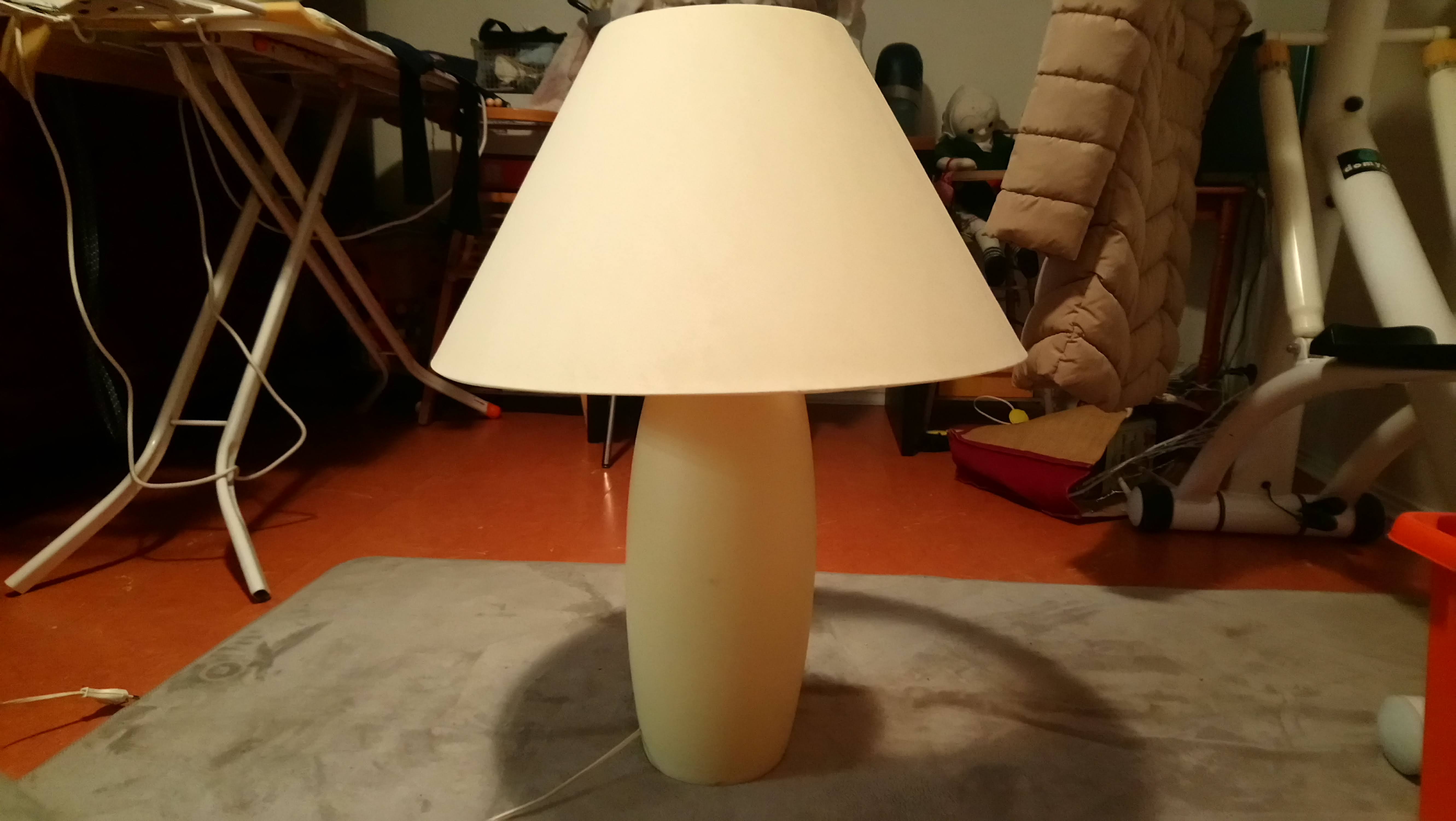 White/beige lamp