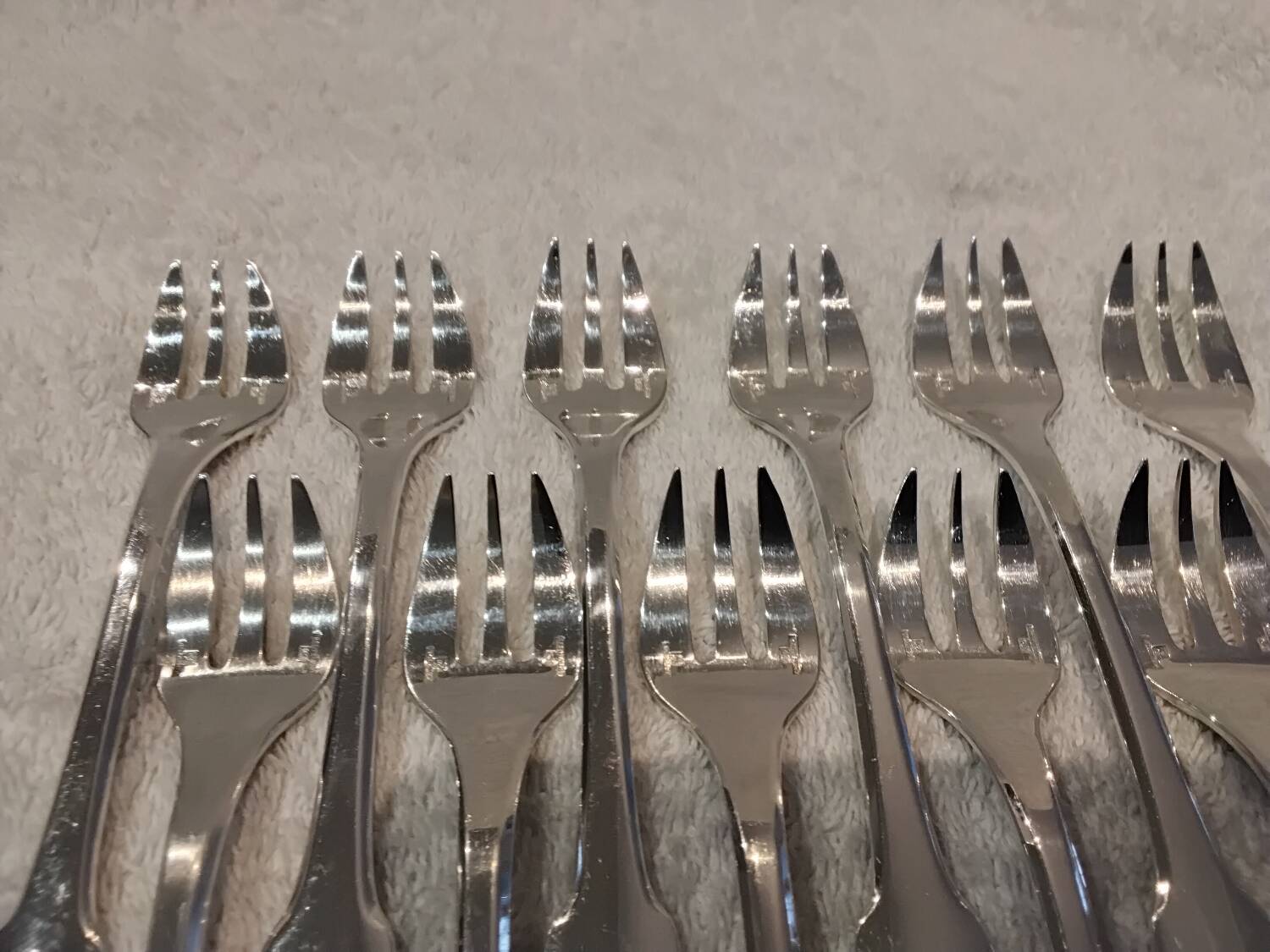 12 silver-plated oyster forks, Christofle Cluny goldsmith, 14.9 cm