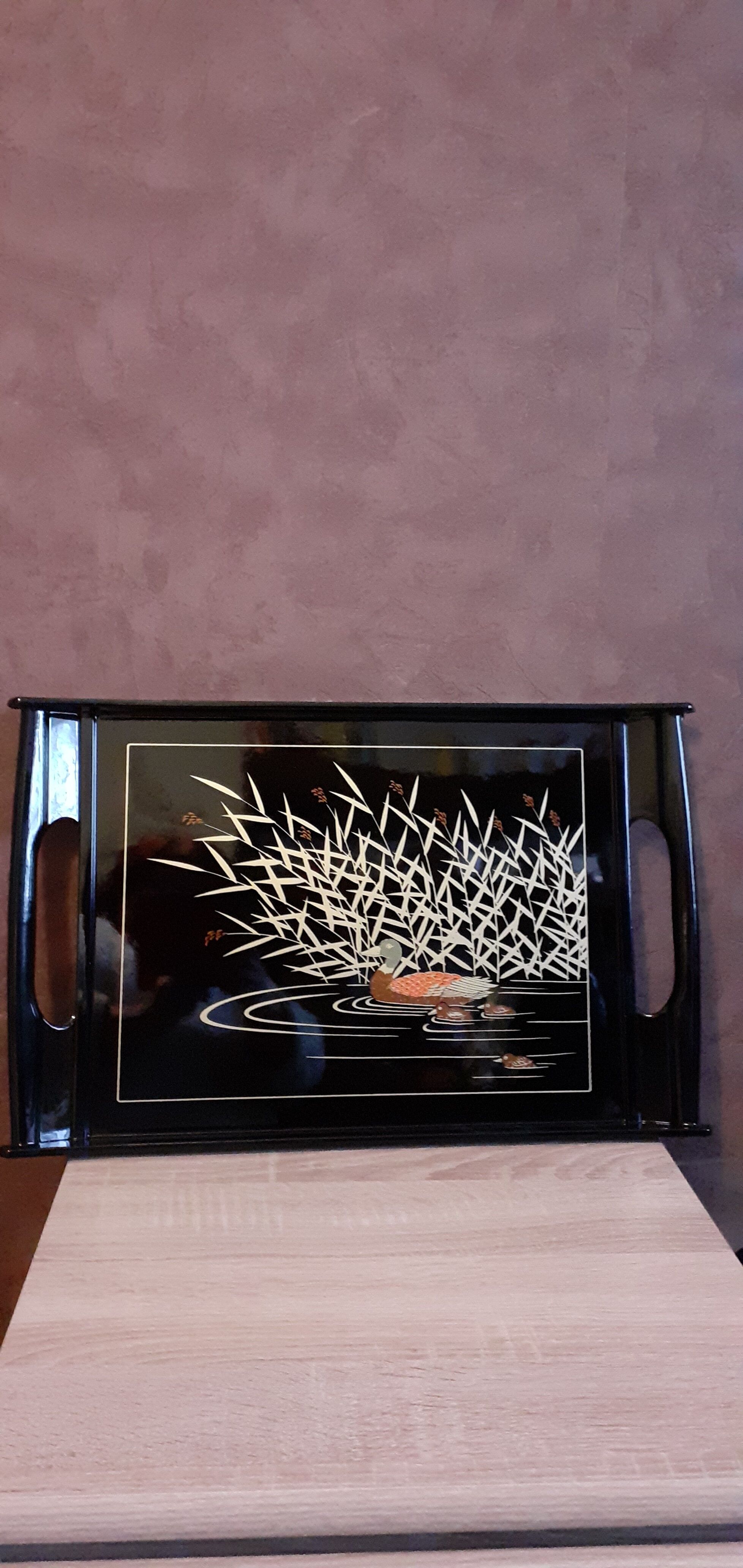 Plateau japonais en bois laqué véritable  avec sa boite d'origine