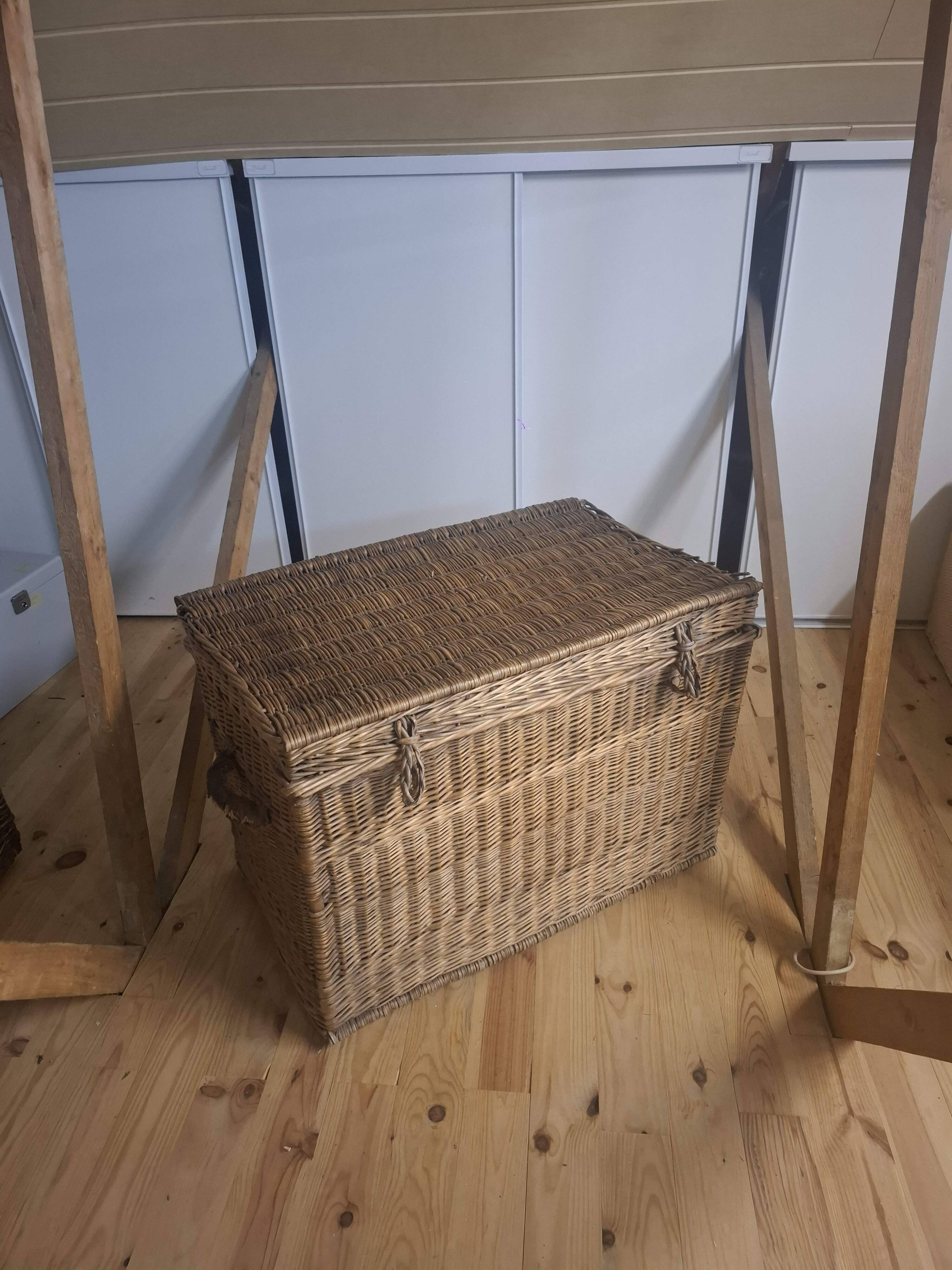 Wicker travel trunk