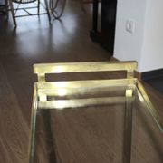 Table d'appoint vintage avec porte revue en laiton et verre