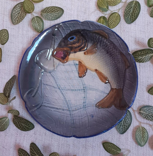 Vintage fish plate service