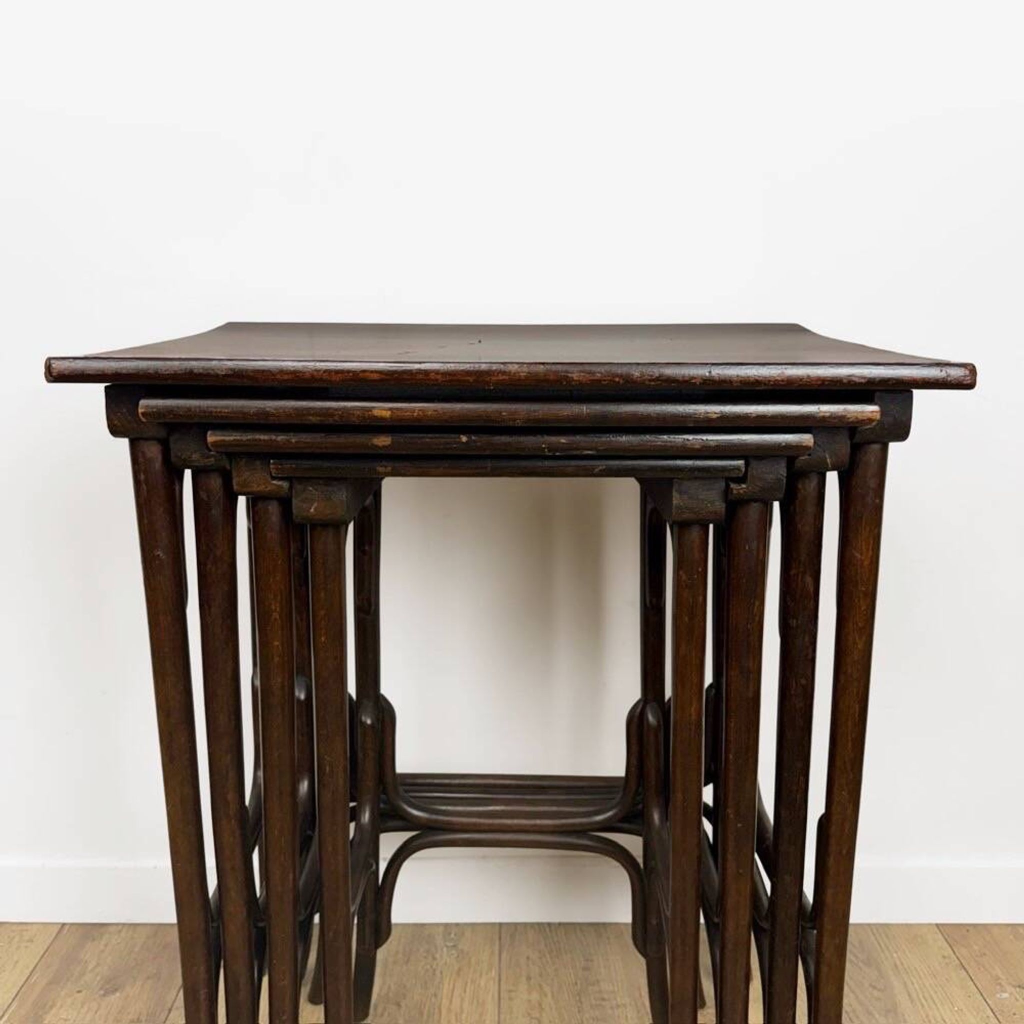 Nest tables Thonet No. 10 Art Nouveau 1900