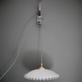 Serrated opaline suspension