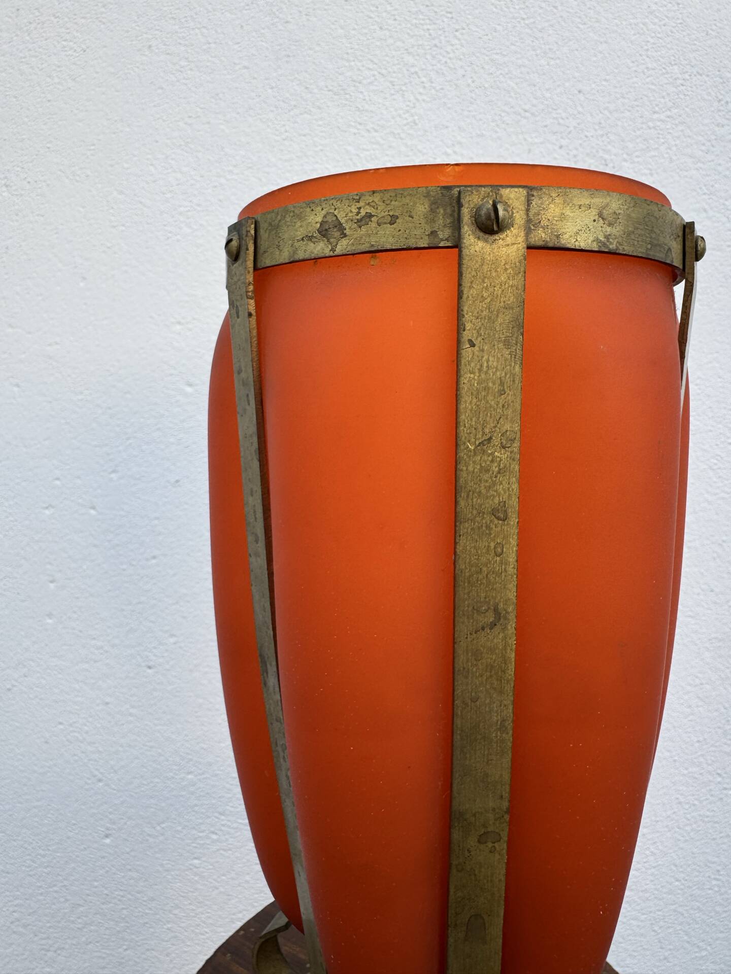 Vase à monture pâte de verre laiton années 60