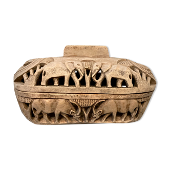 Covered box carved animalist