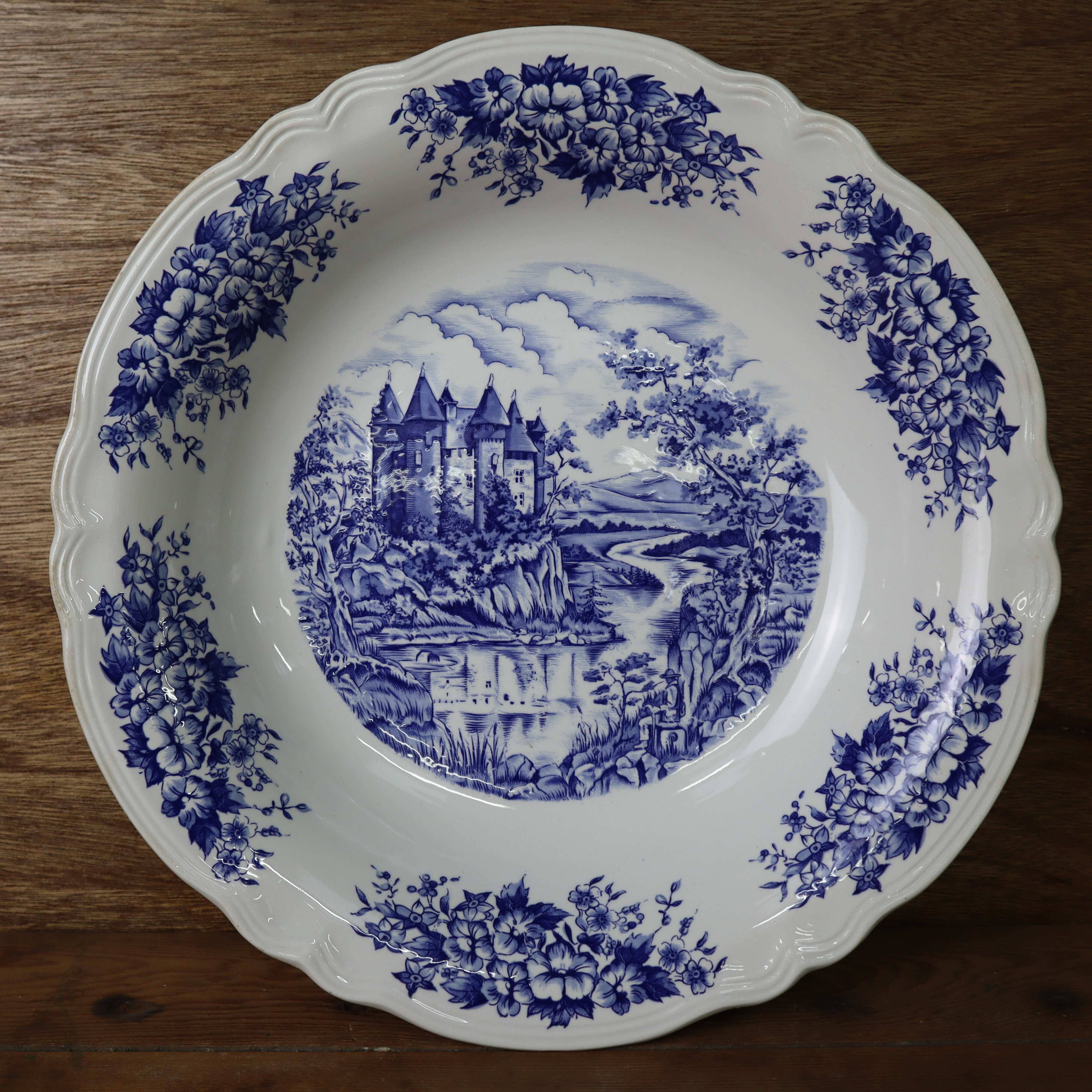 Vintage round hollow dish Sarreguemines Castle model