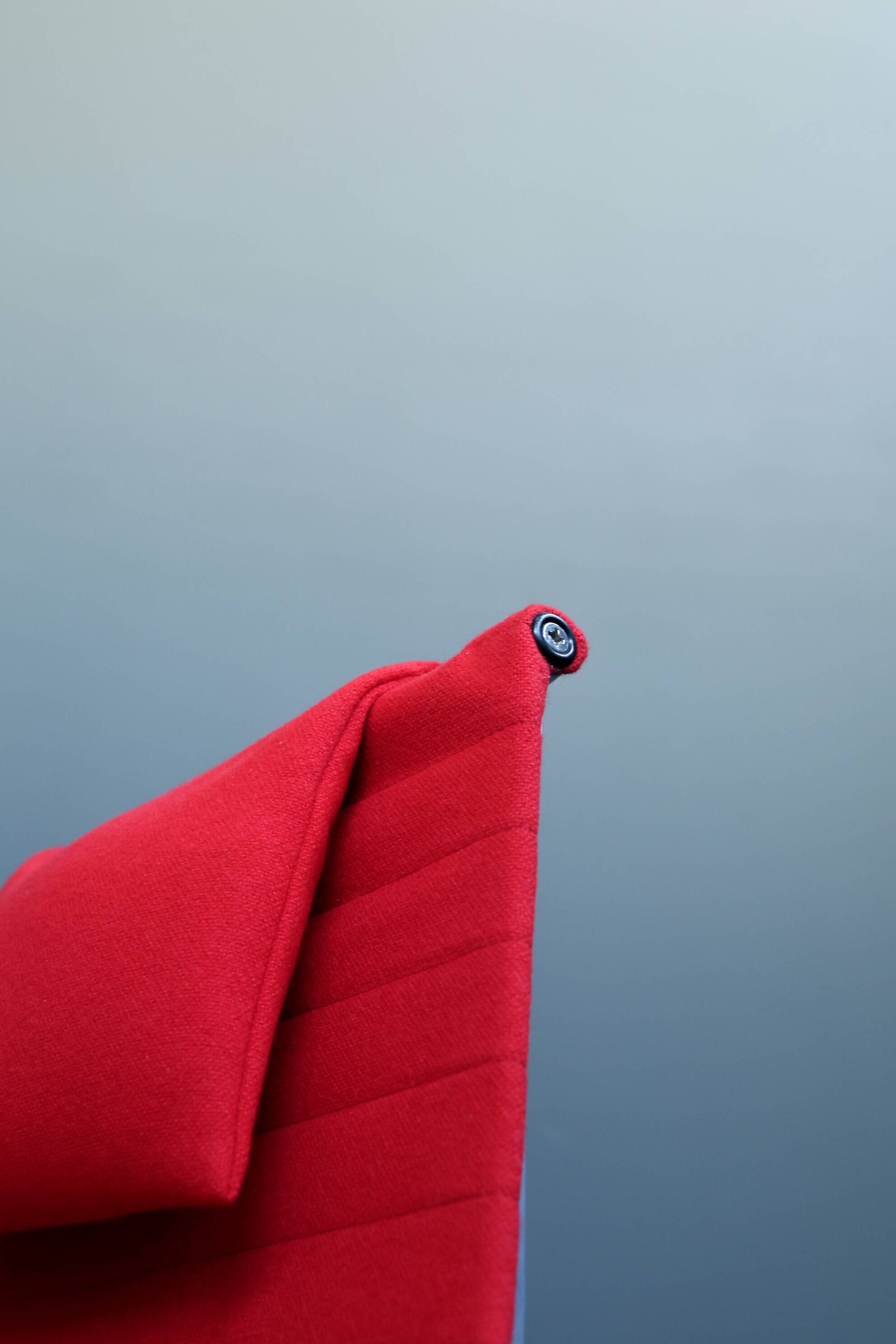 Aluminum Lounge Chair EA125 by Charles & Ray Eames for HERMAN MILLER