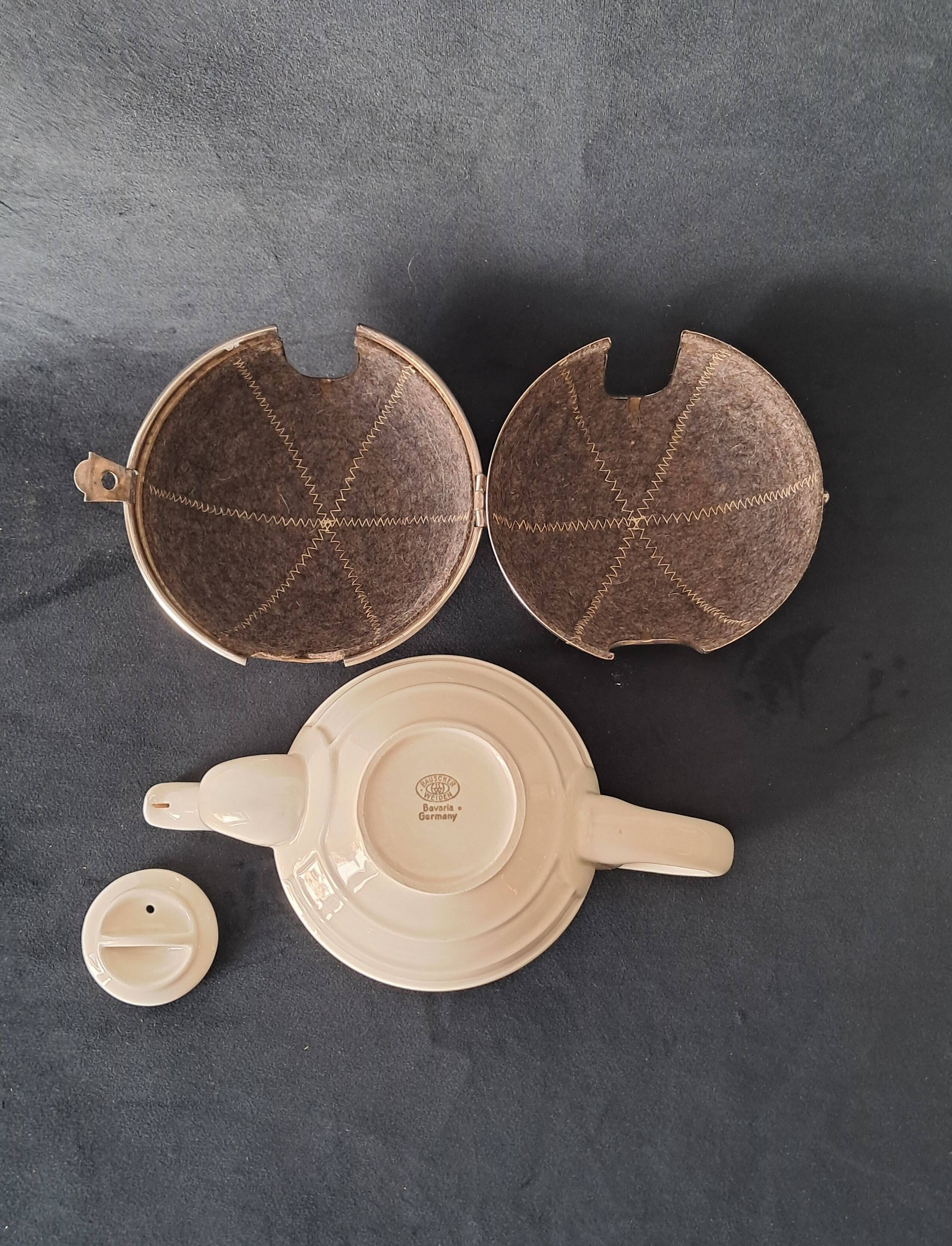 Théière Art Déco / Bauhaus en Métal Argenté Martelé et Faïence par WMF