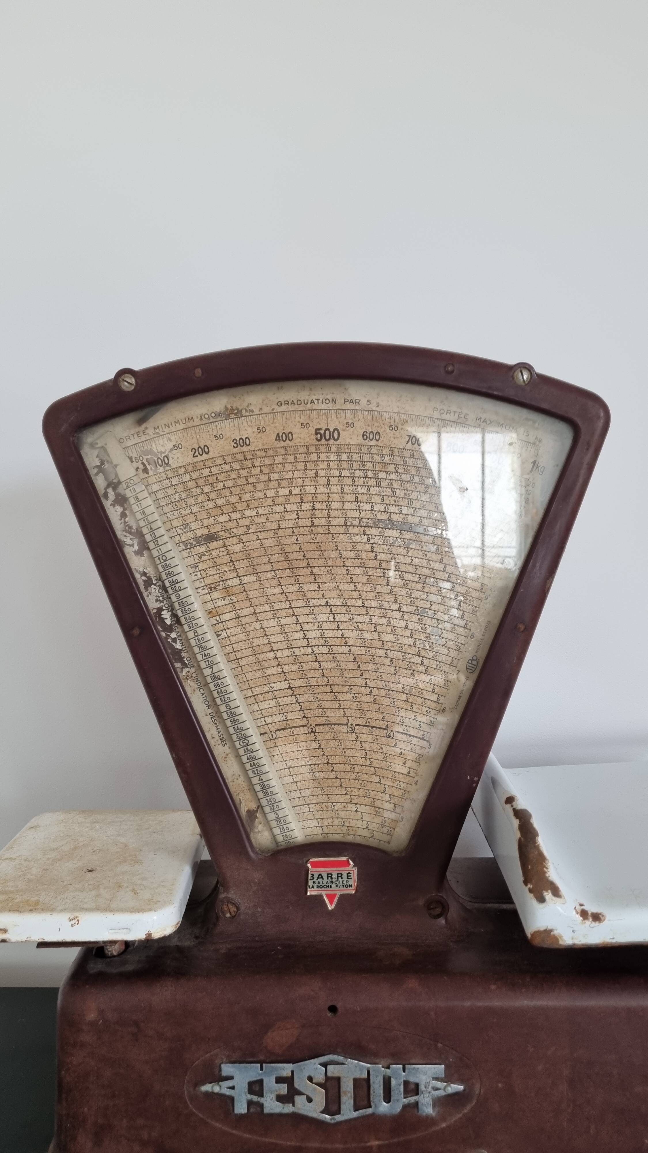 Vintage Testut scale
