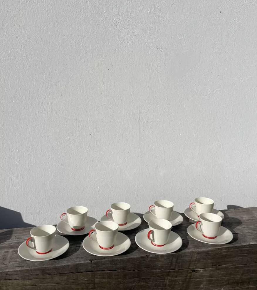 8 tasses en porcelaine fine blanche de Limoges Art déco