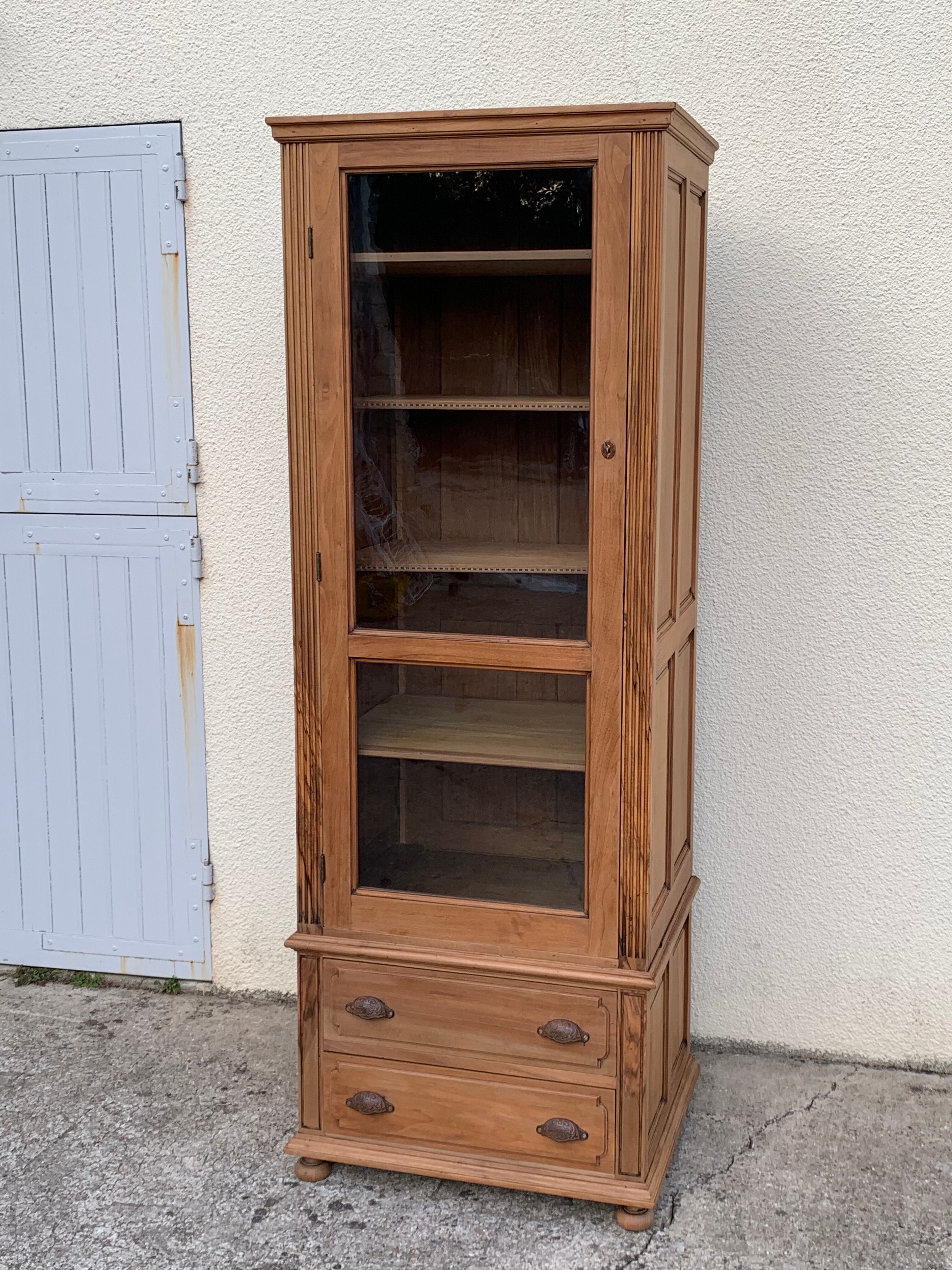 Armoire bonnetière parisienne vitrée 1920