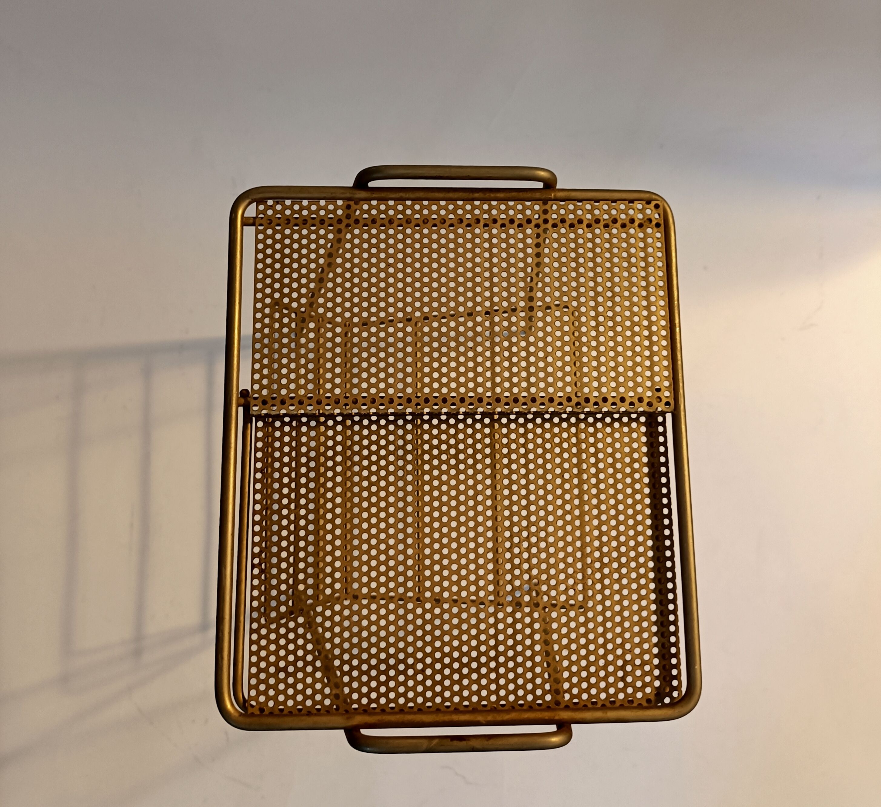 Magazine holder table in gold metal 1950 vintage