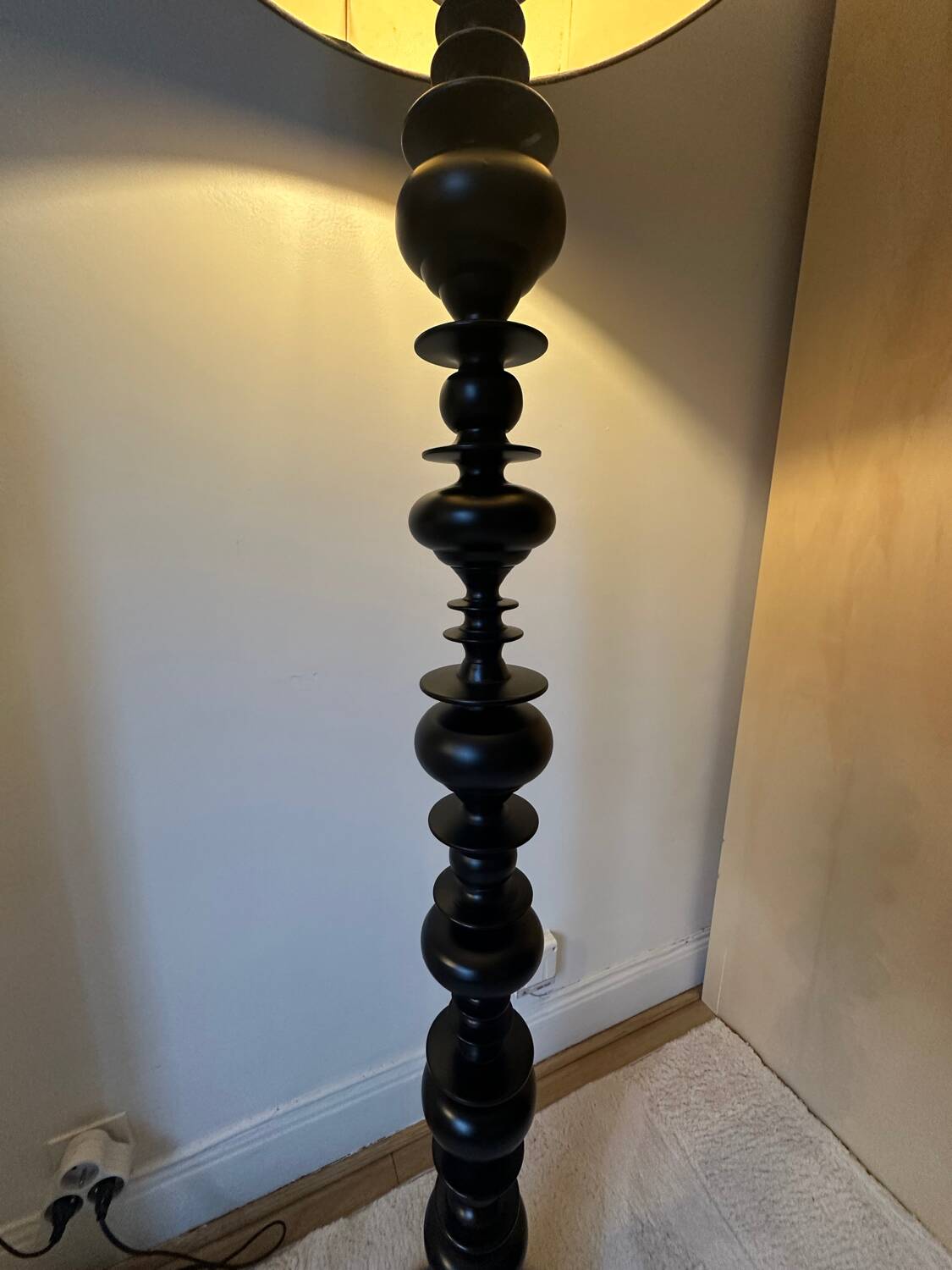 Free-form floor lamp