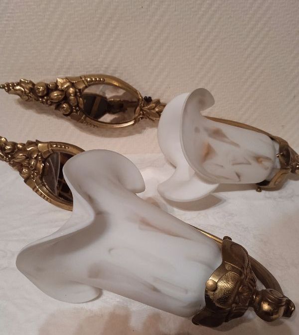 Lot 2 Vintage Wall Lamps