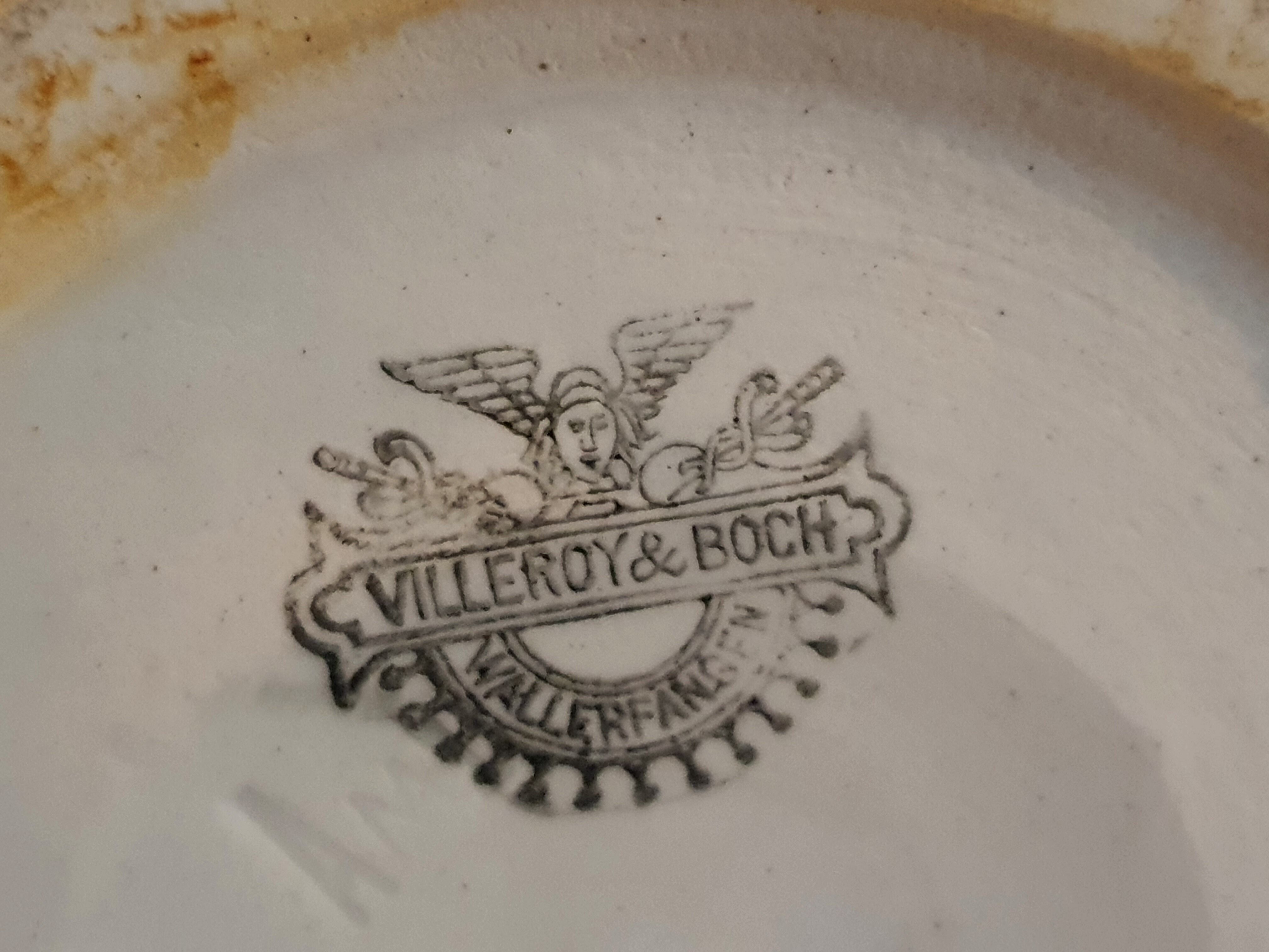 Antique pitcher pitcher in white porcelain