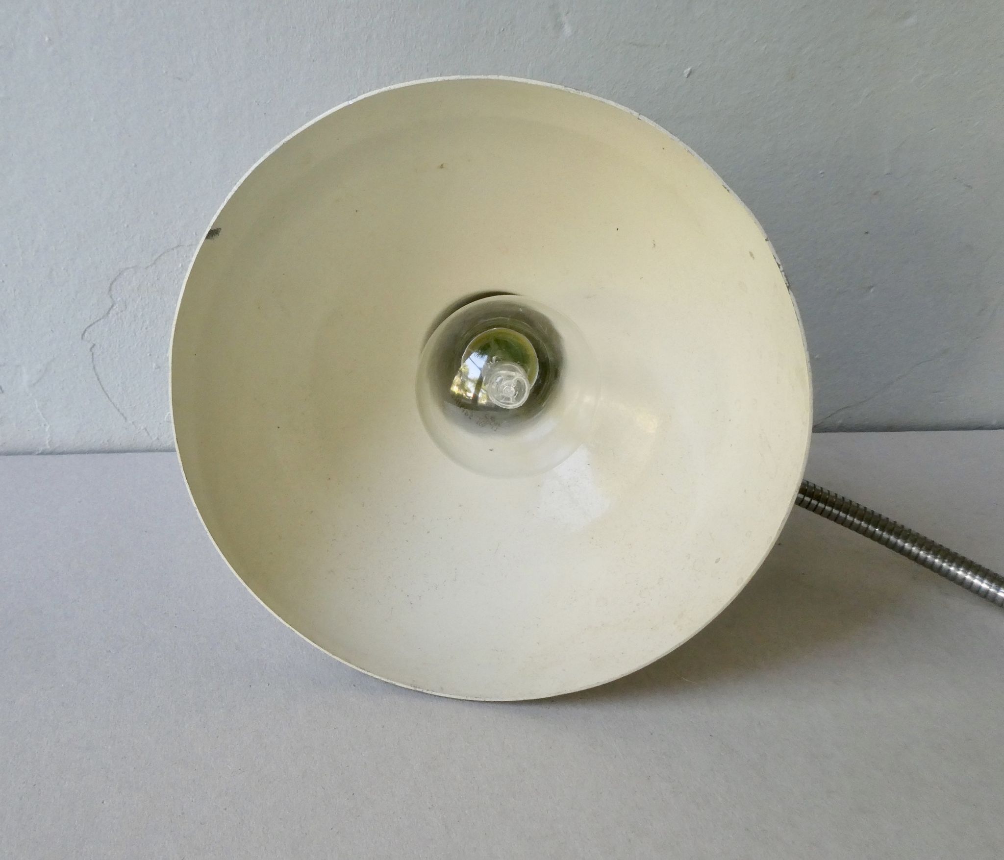 Lampe articulée Aluminor,  en métal gris clair des années 50