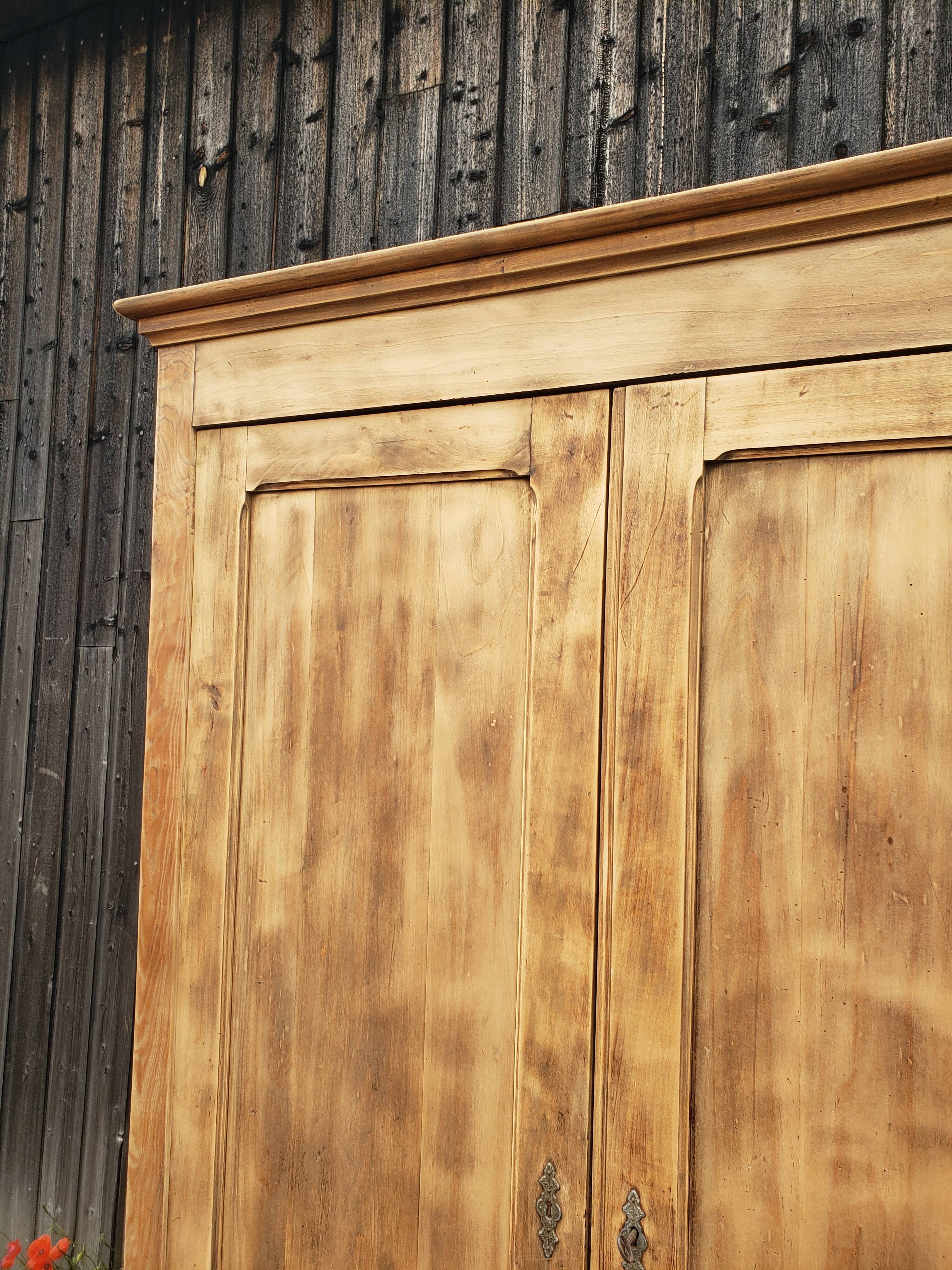 Parisian wardrobe wood in the rough "skirts"