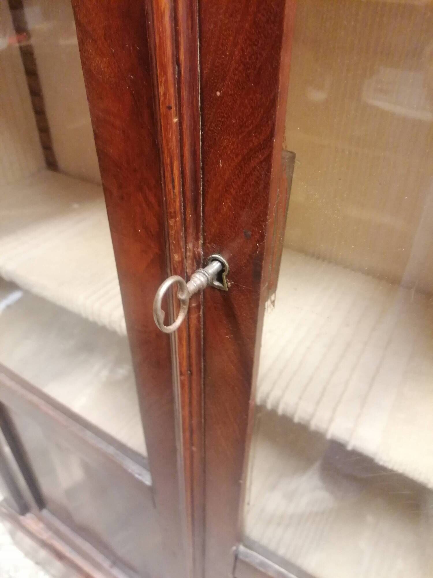 Mahogany veneer display cabinet from the 19th century - Louis Philippe style