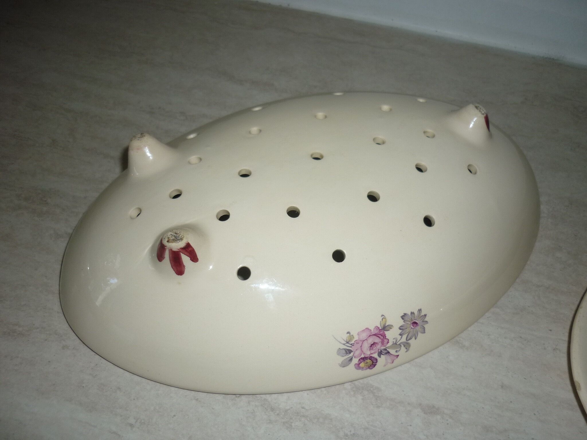 Asparagus drainer on tray