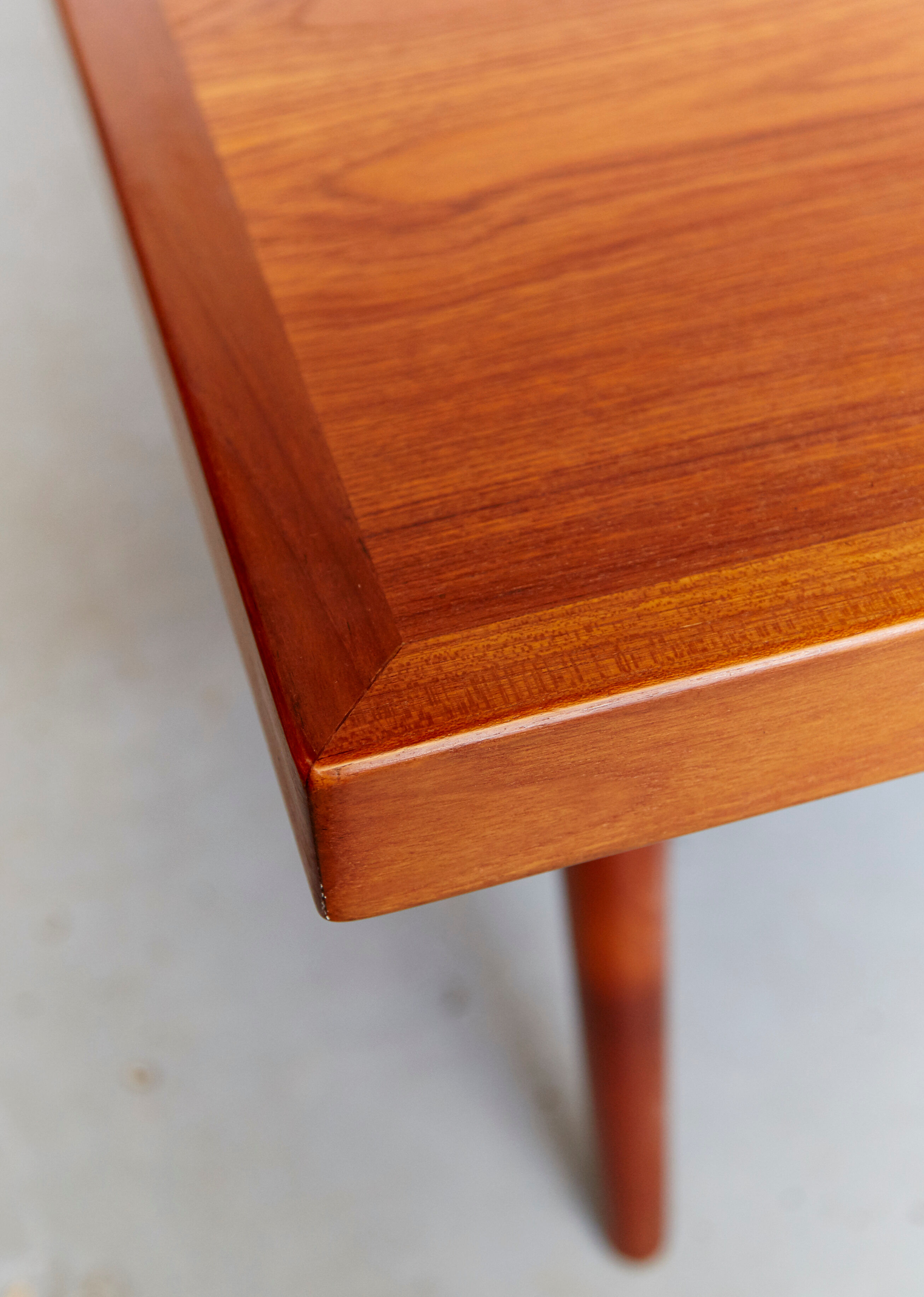 Table de salle à manger par Nanna Ditzel pour Saren Willadsen et chaises conçues par Kai Lyngfeldt-Larsen