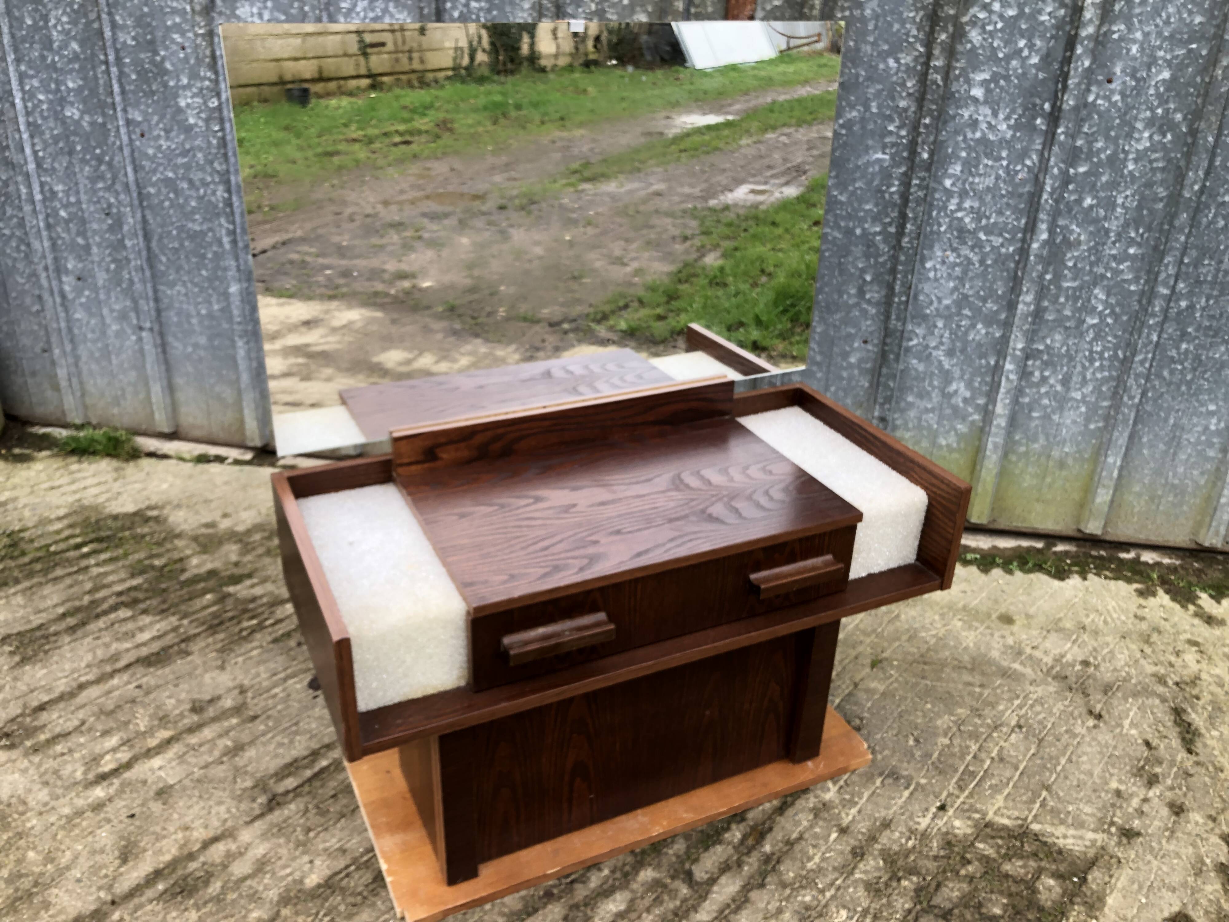 Vintage elm veneer dressing table with 1 drawer and 2 resin lamps.