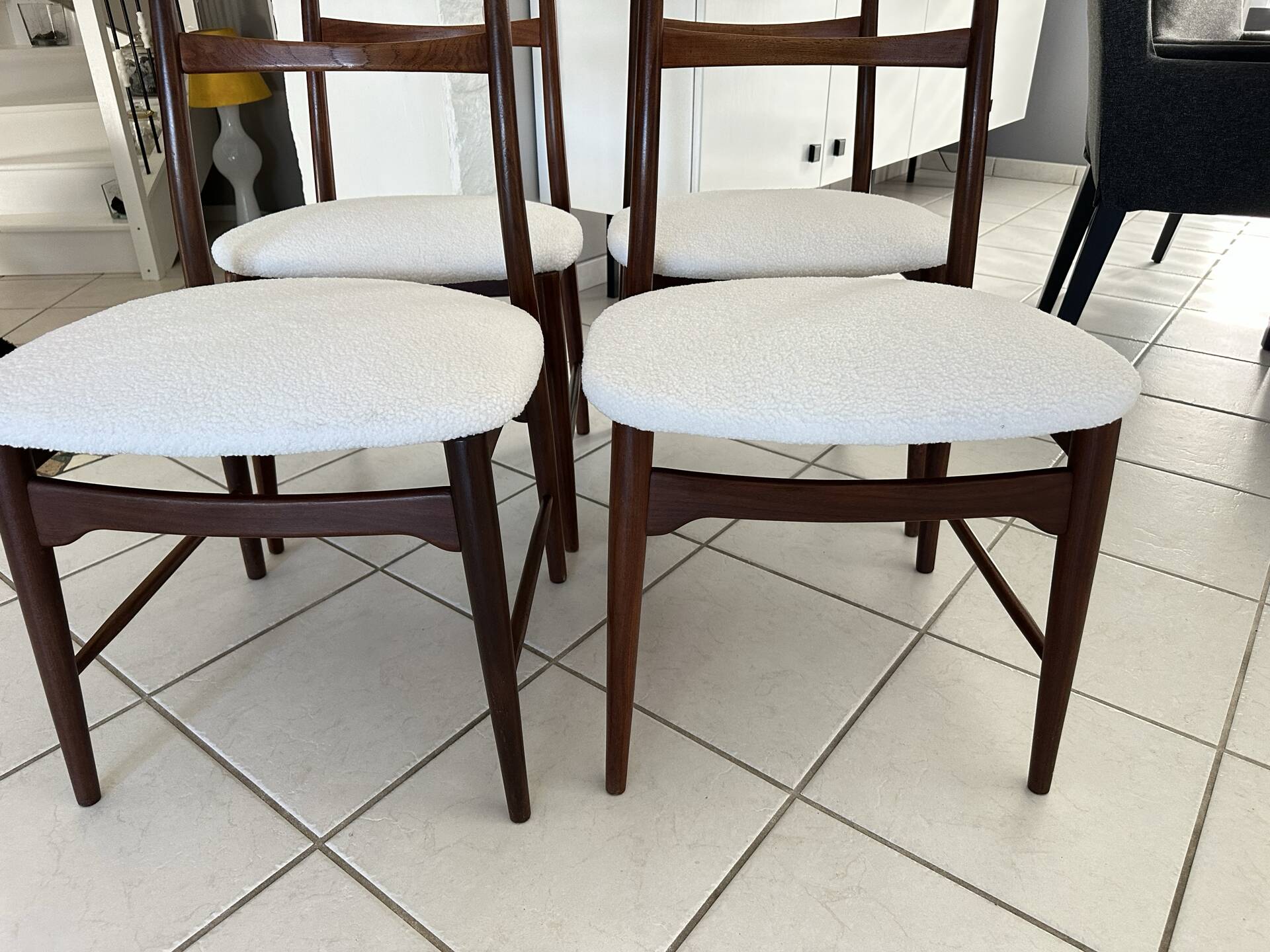 Suite 4 chaises Teck par Wilkhan pour Georg Leowald  Allemagne 1960