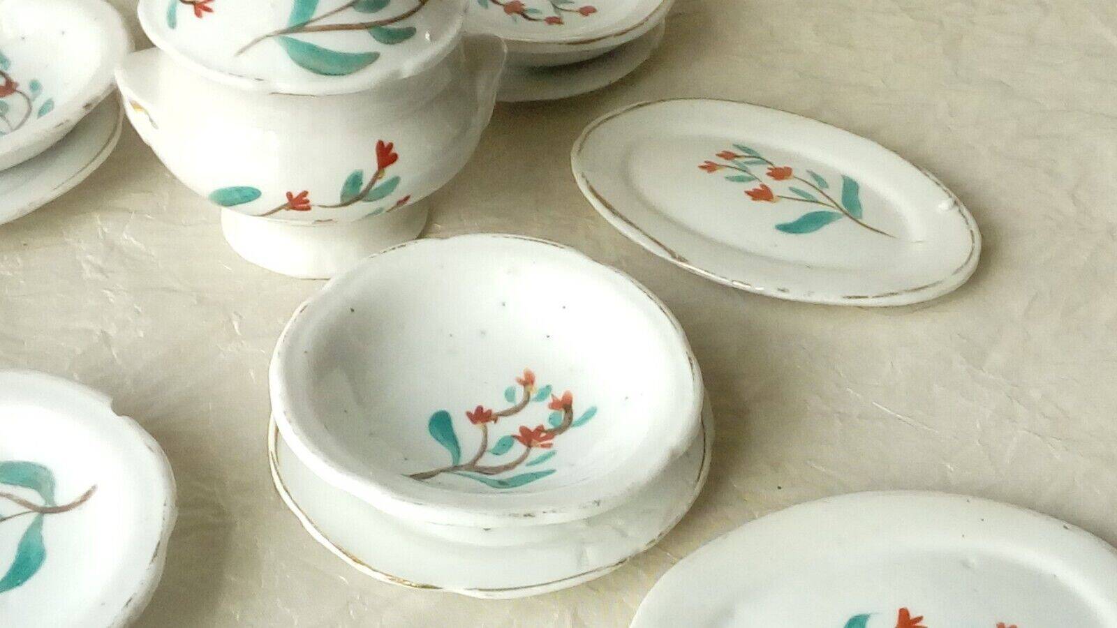 Earthenware dinette table service floral decor