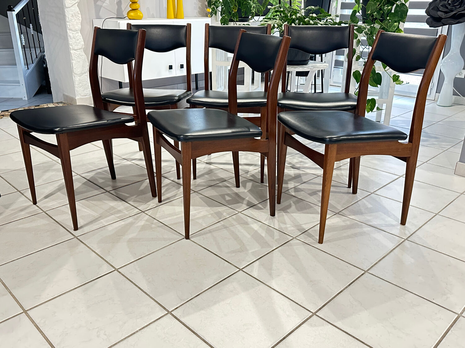 Set of 6 Scandinavian teak chairs, 1970s design.