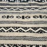 White and black 93x200cm rug