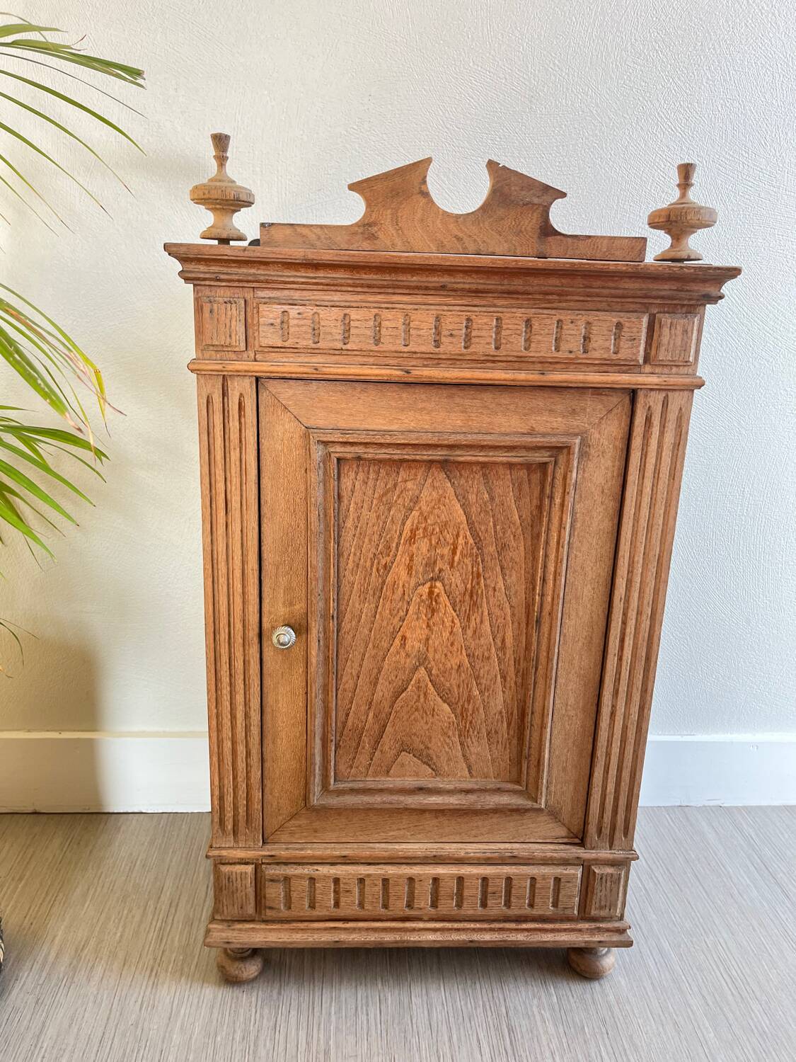 Old wooden bedside cabinet / bathroom cabinet / medicine cabinet