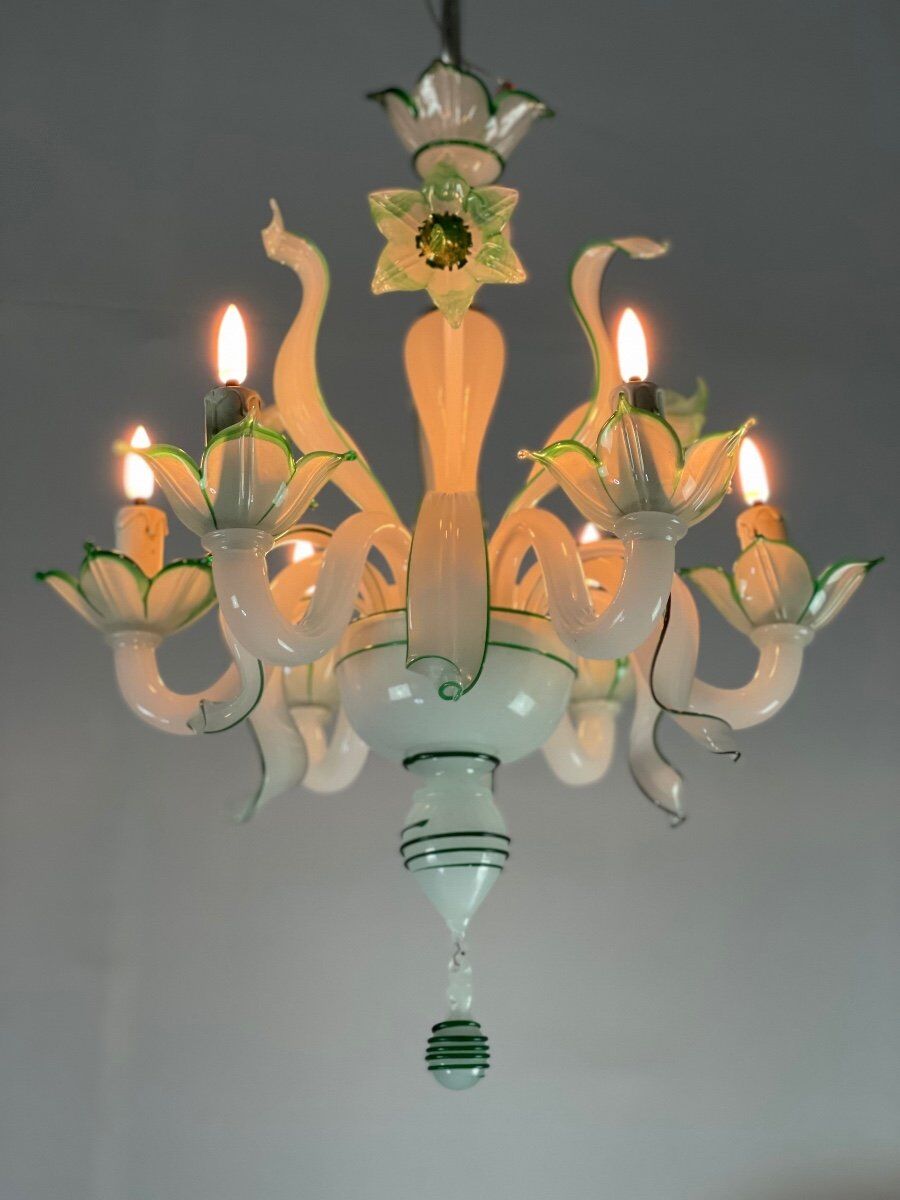 Venetian chandelier in opaline white and green Murano glass
