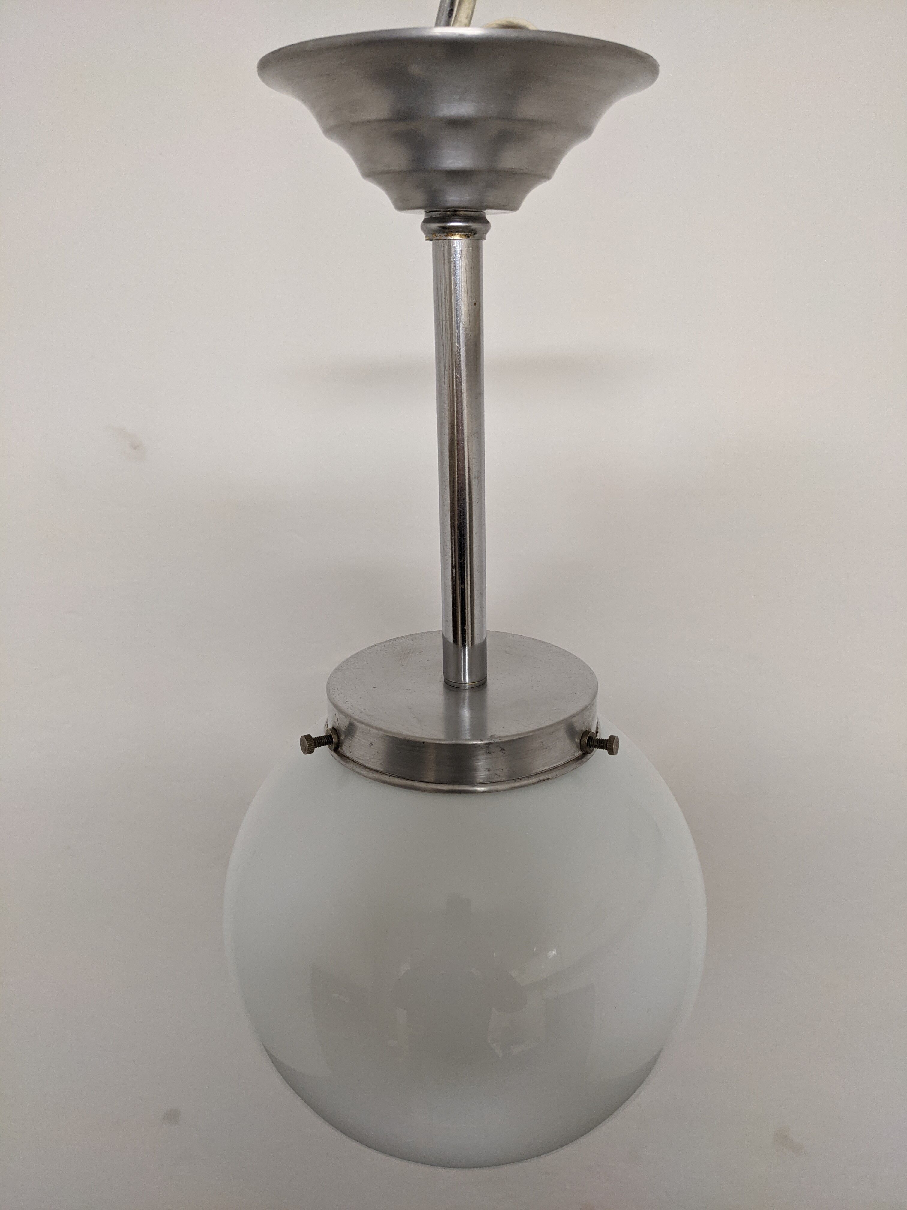 Art Deco ball suspension in opaline