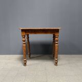 Petite table peinte en brocante ancienne